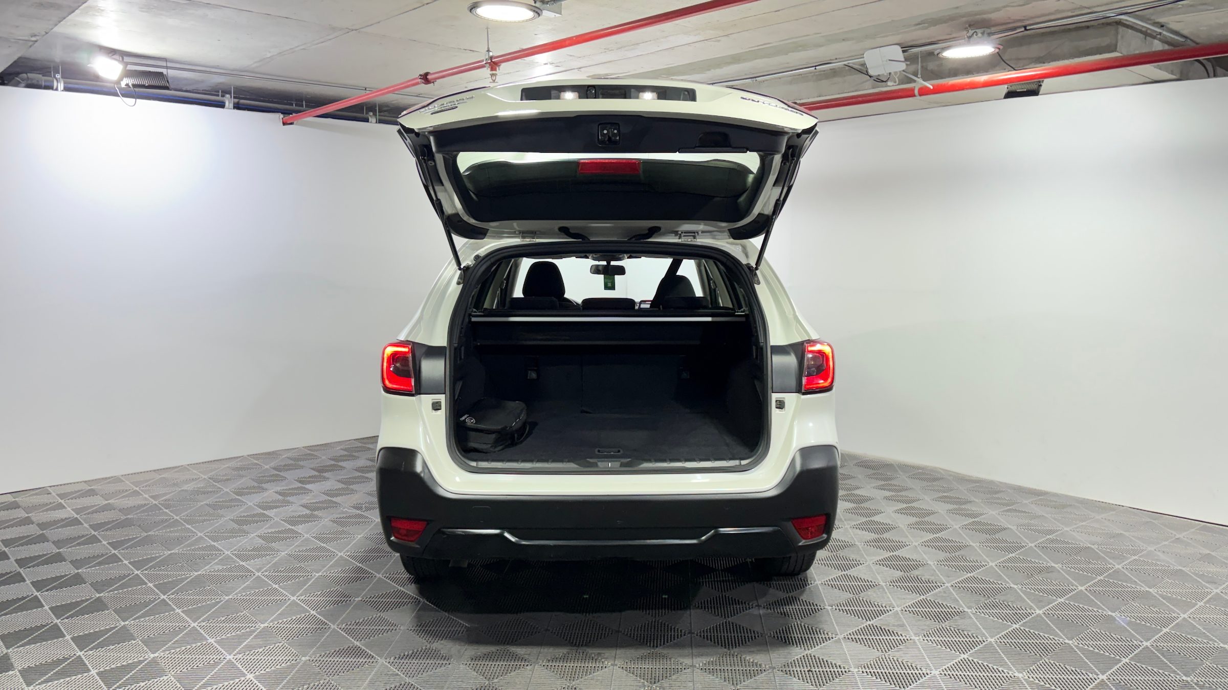 Subaru Outback — foto 9 de 23
