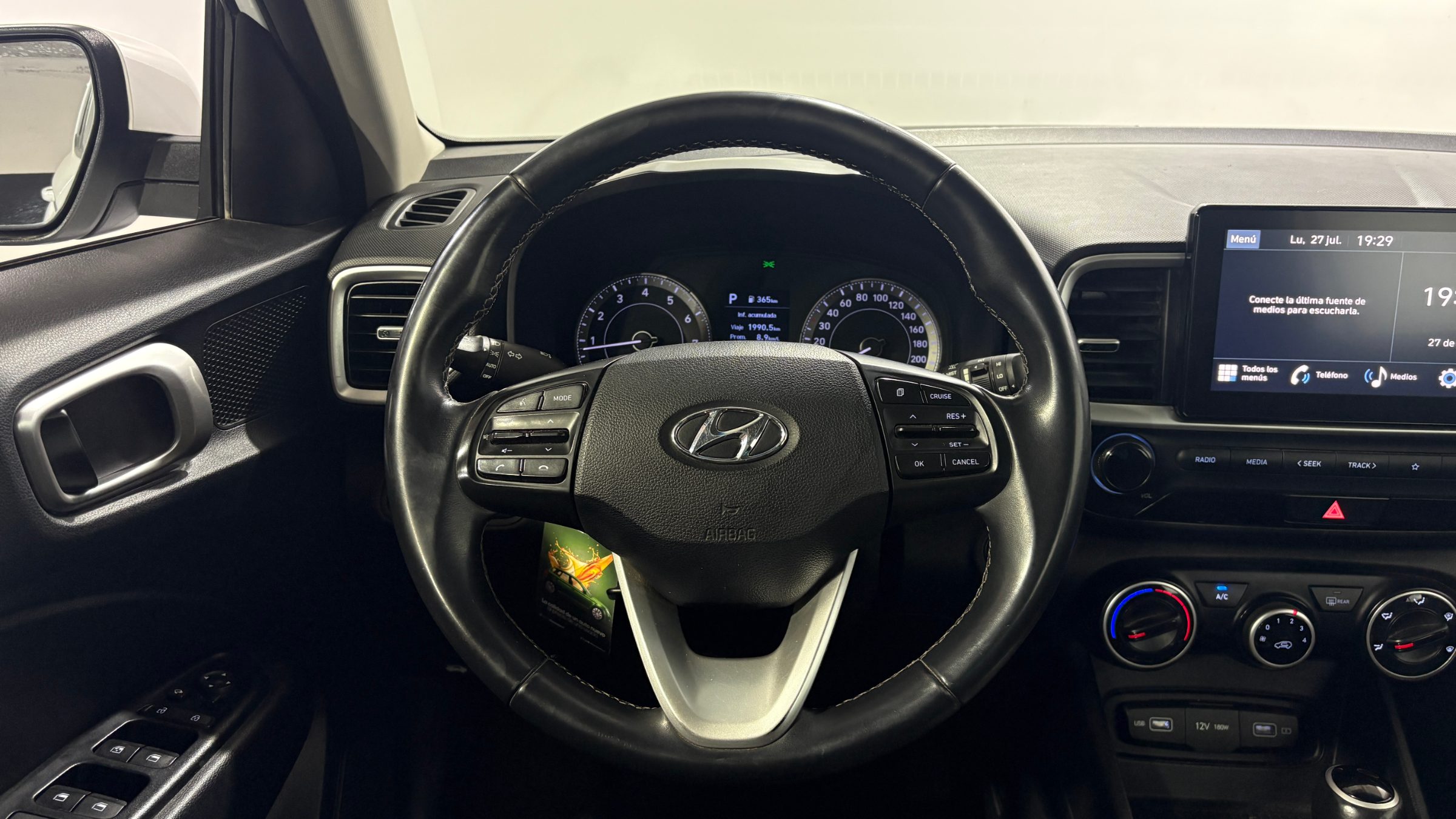 Hyundai Venue — foto 13 de 23
