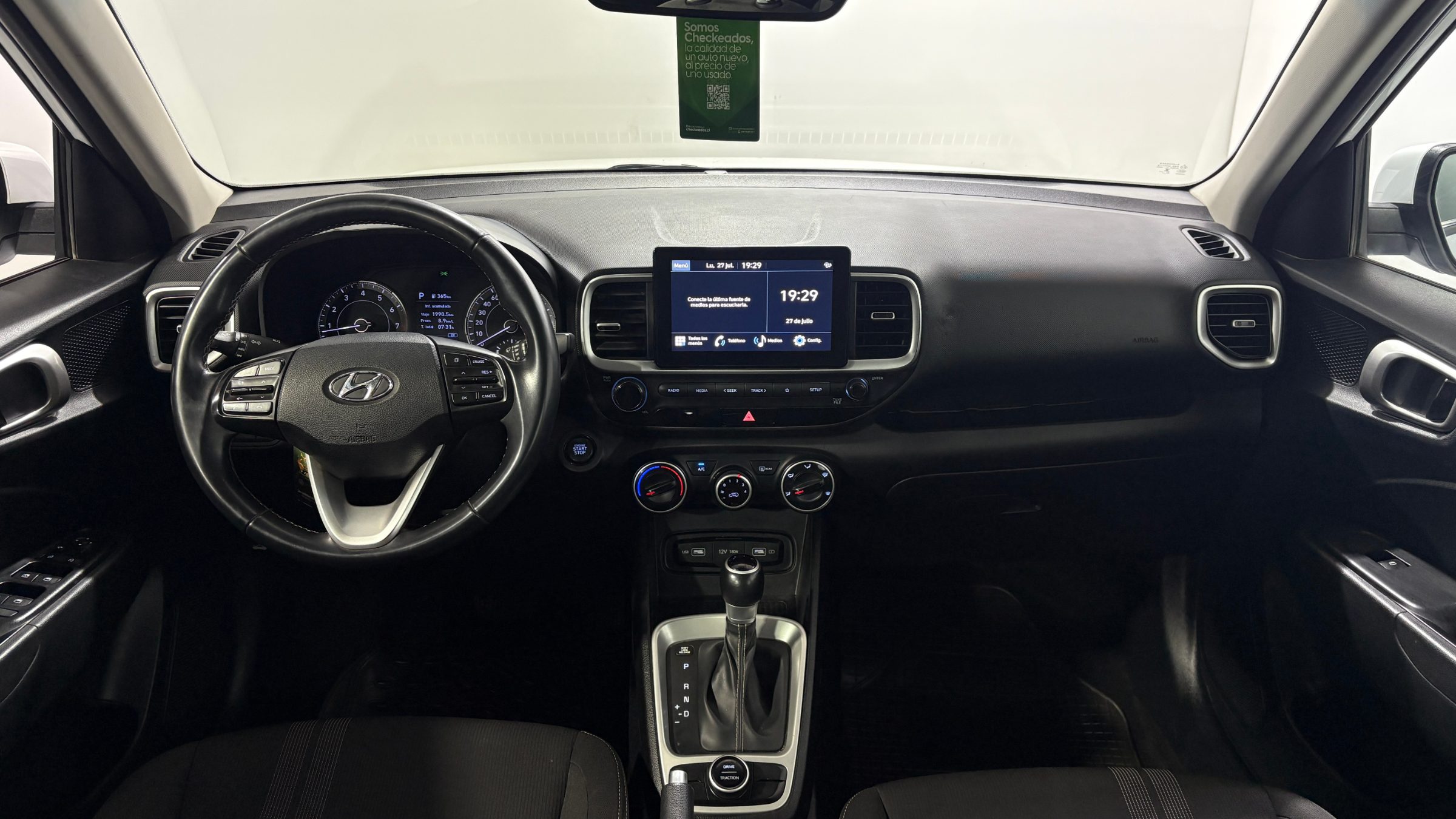 Hyundai Venue — foto 12 de 23