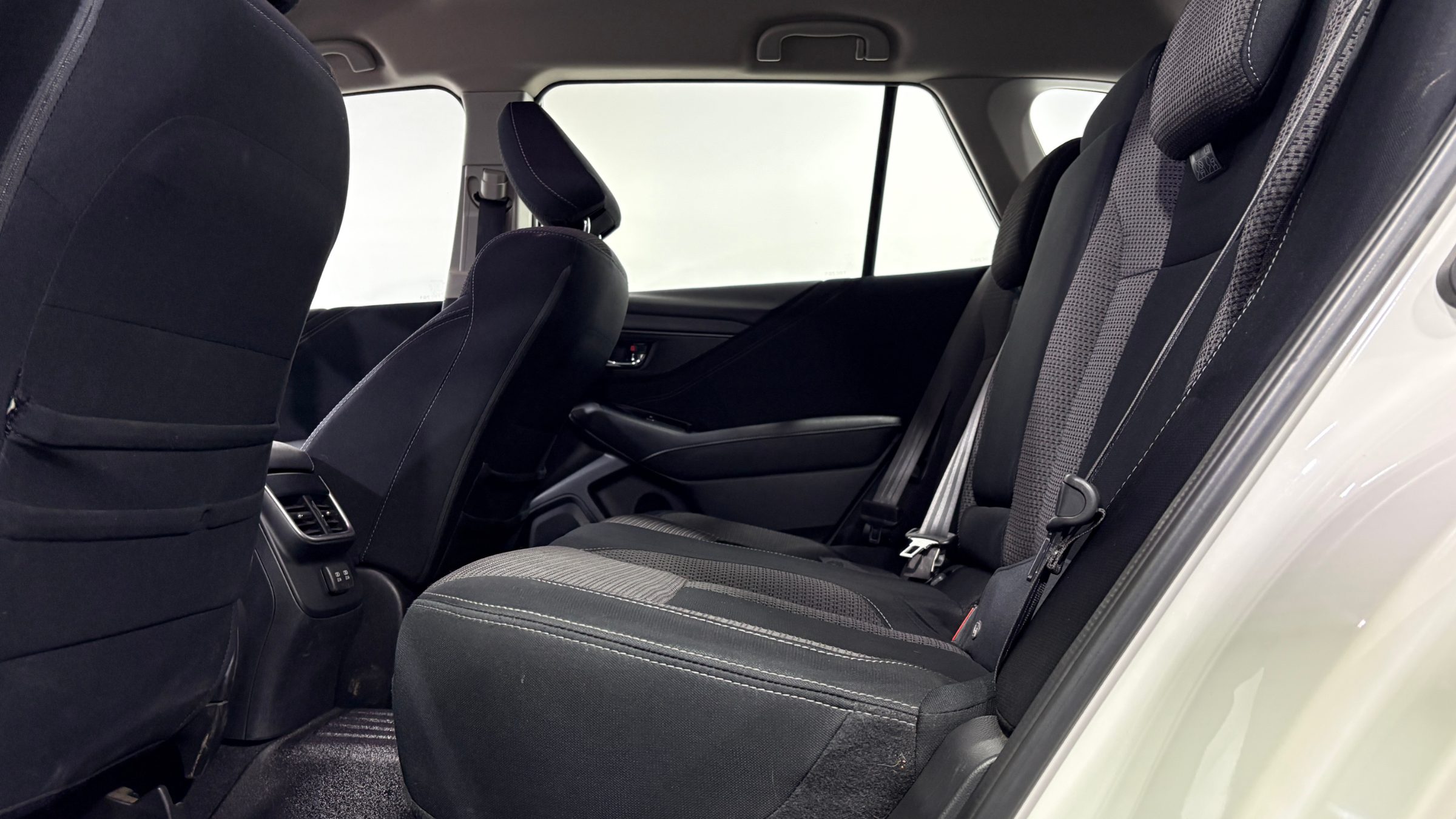 Subaru Outback — foto 11 de 23