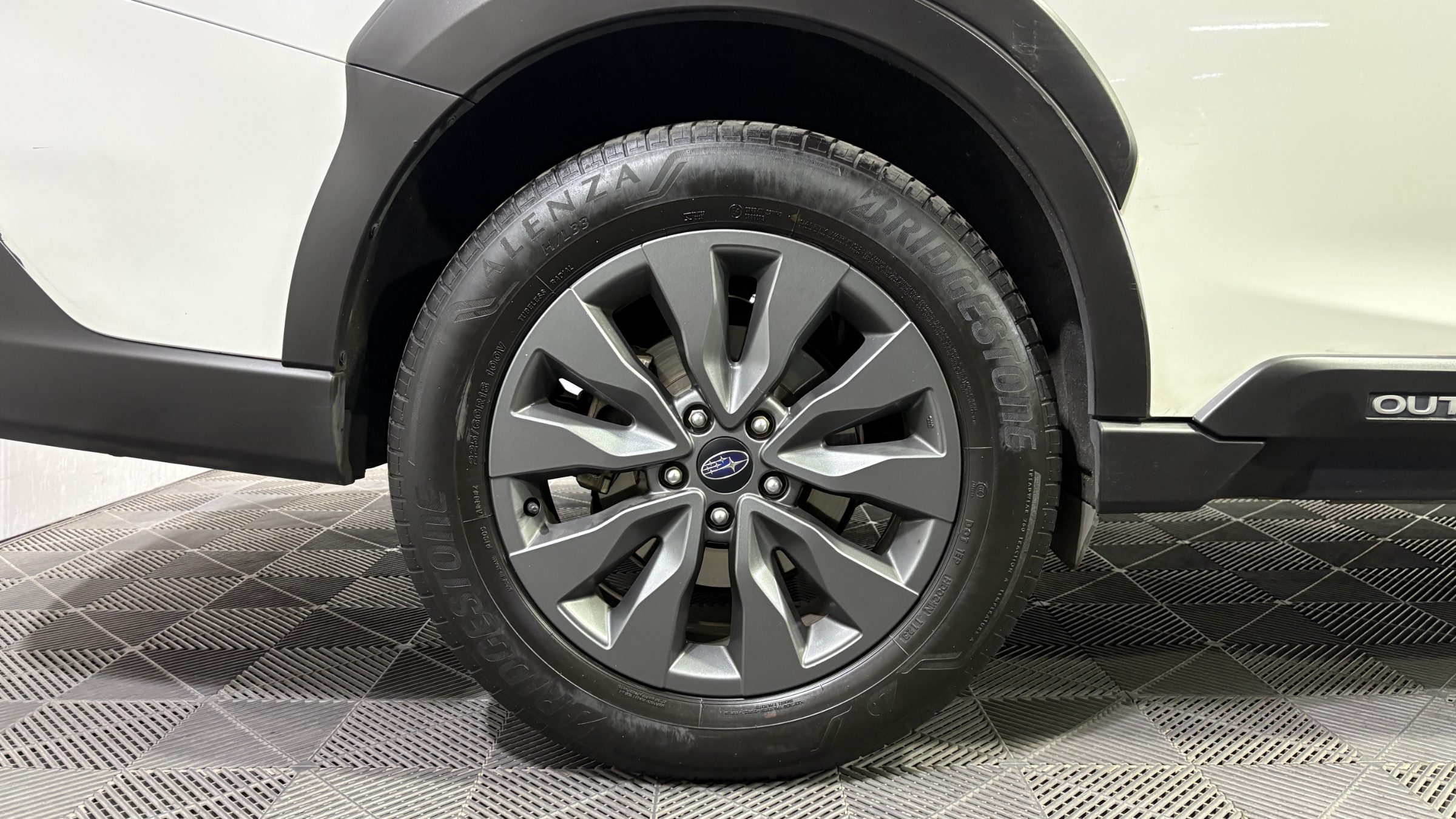 Subaru Outback — foto 20 de 23