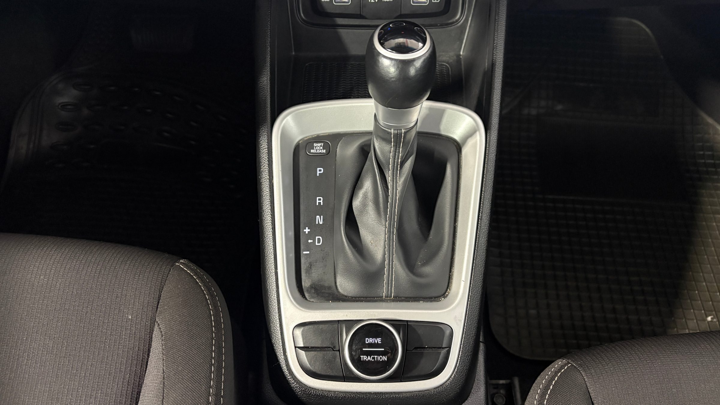 Hyundai Venue — foto 16 de 23