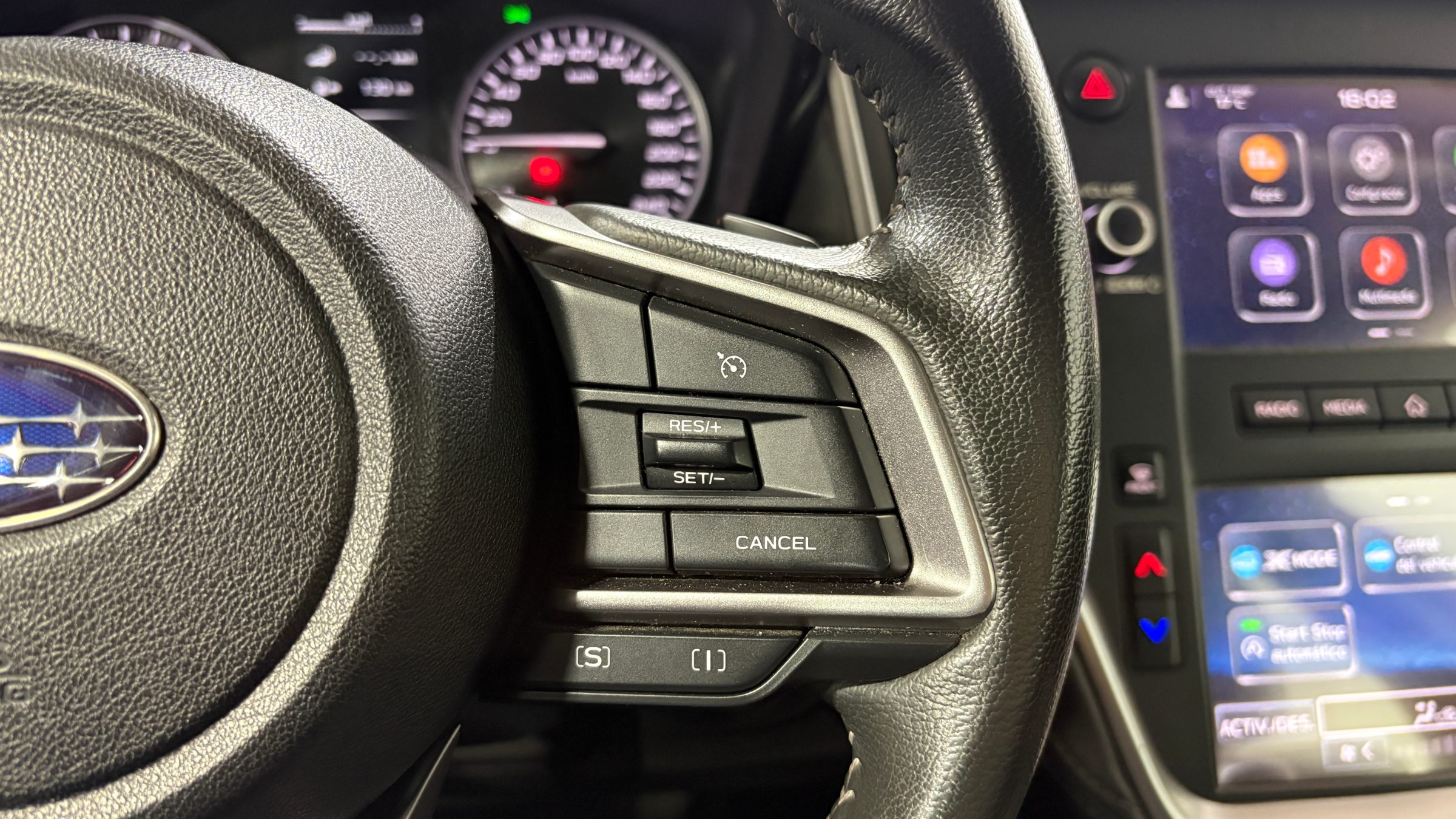Subaru Outback — foto 15 de 23