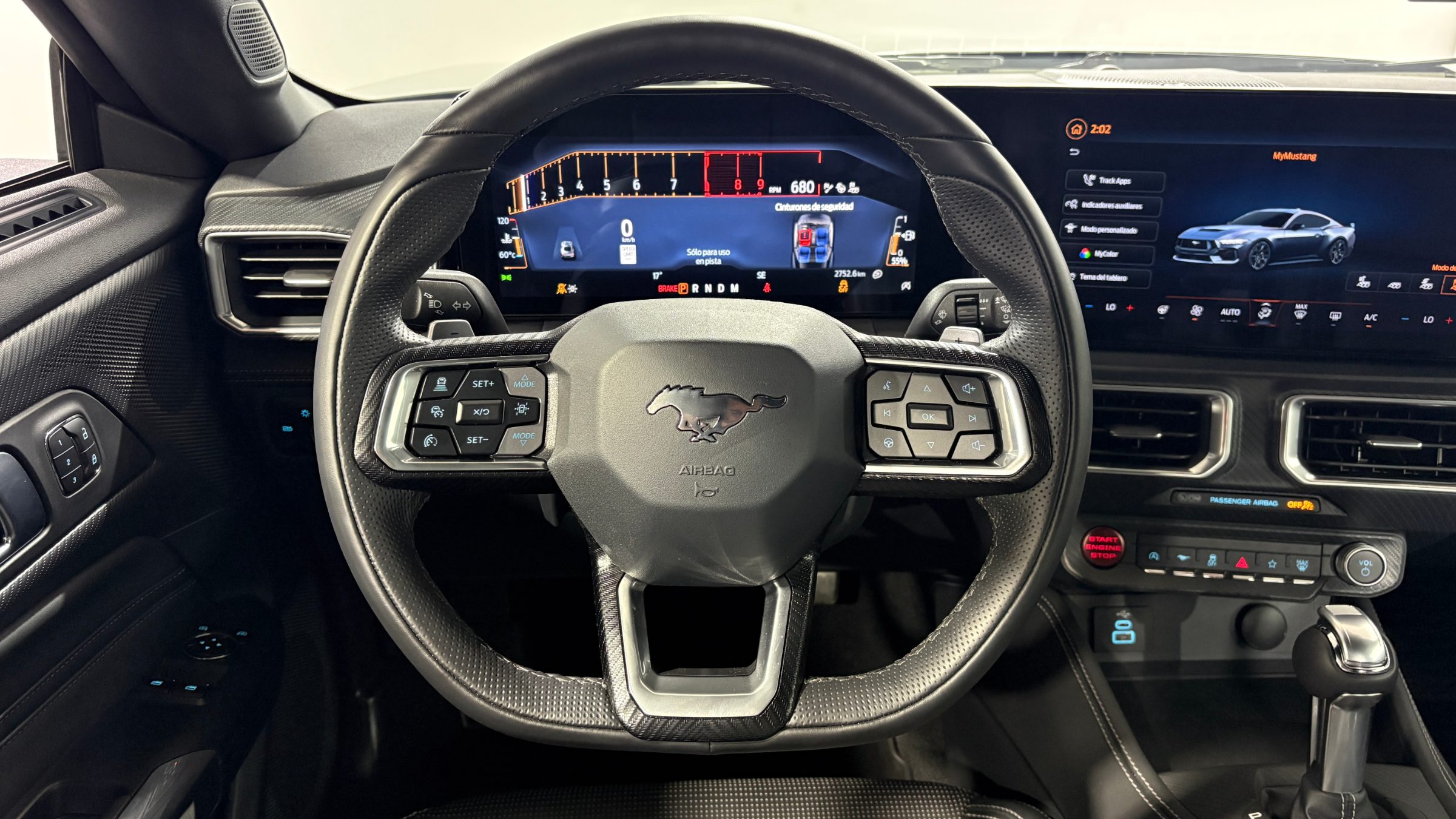 Ford Mustang — foto 13 de 23