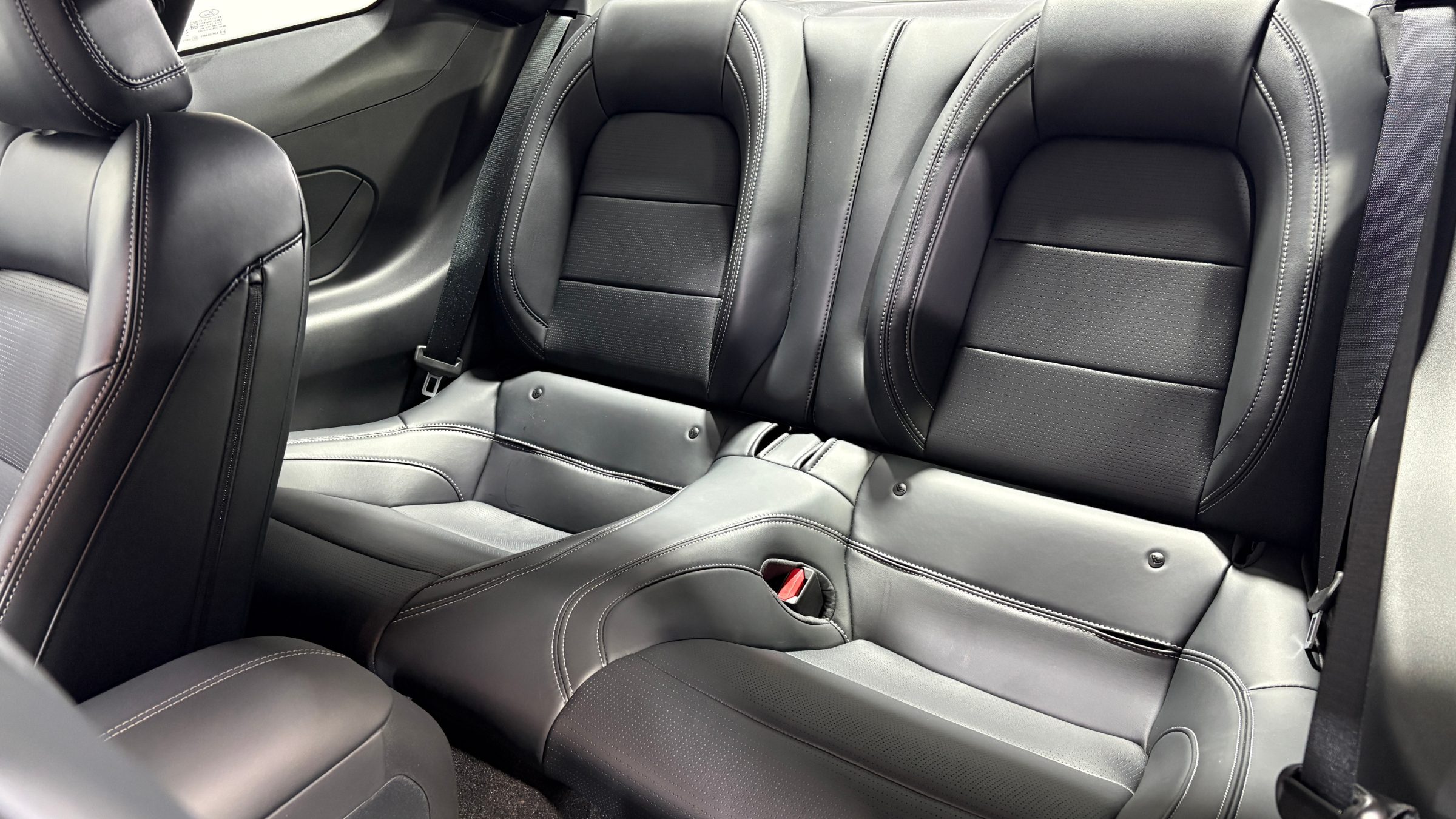 Ford Mustang — foto 11 de 23