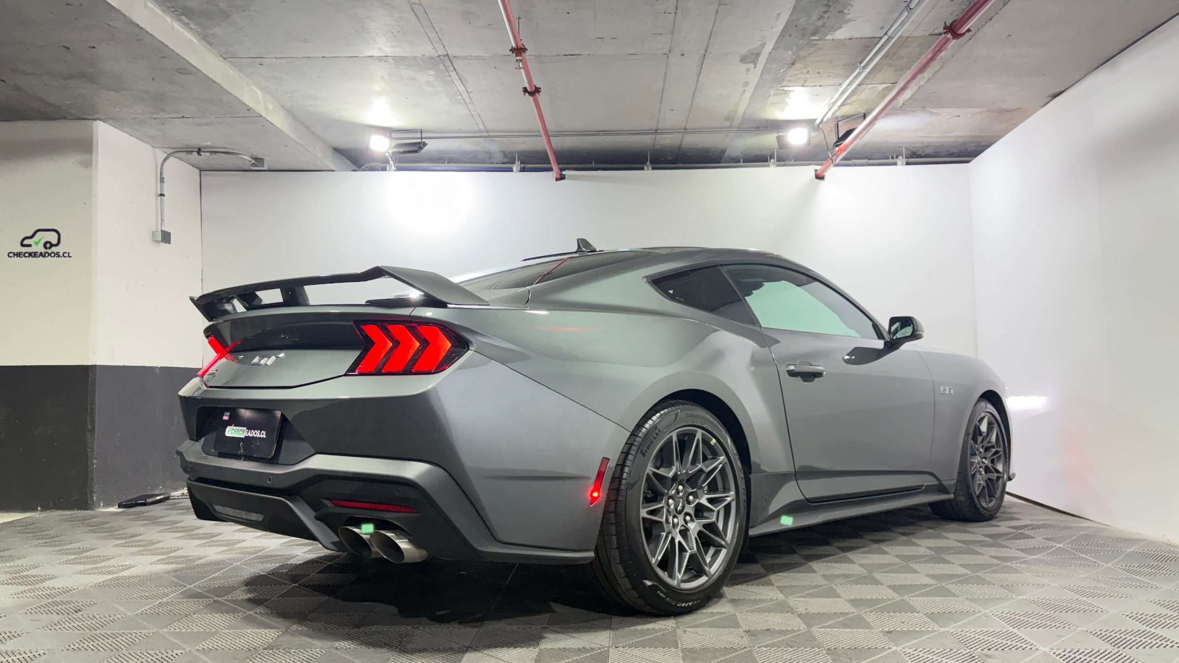 Ford Mustang — foto 7 de 23