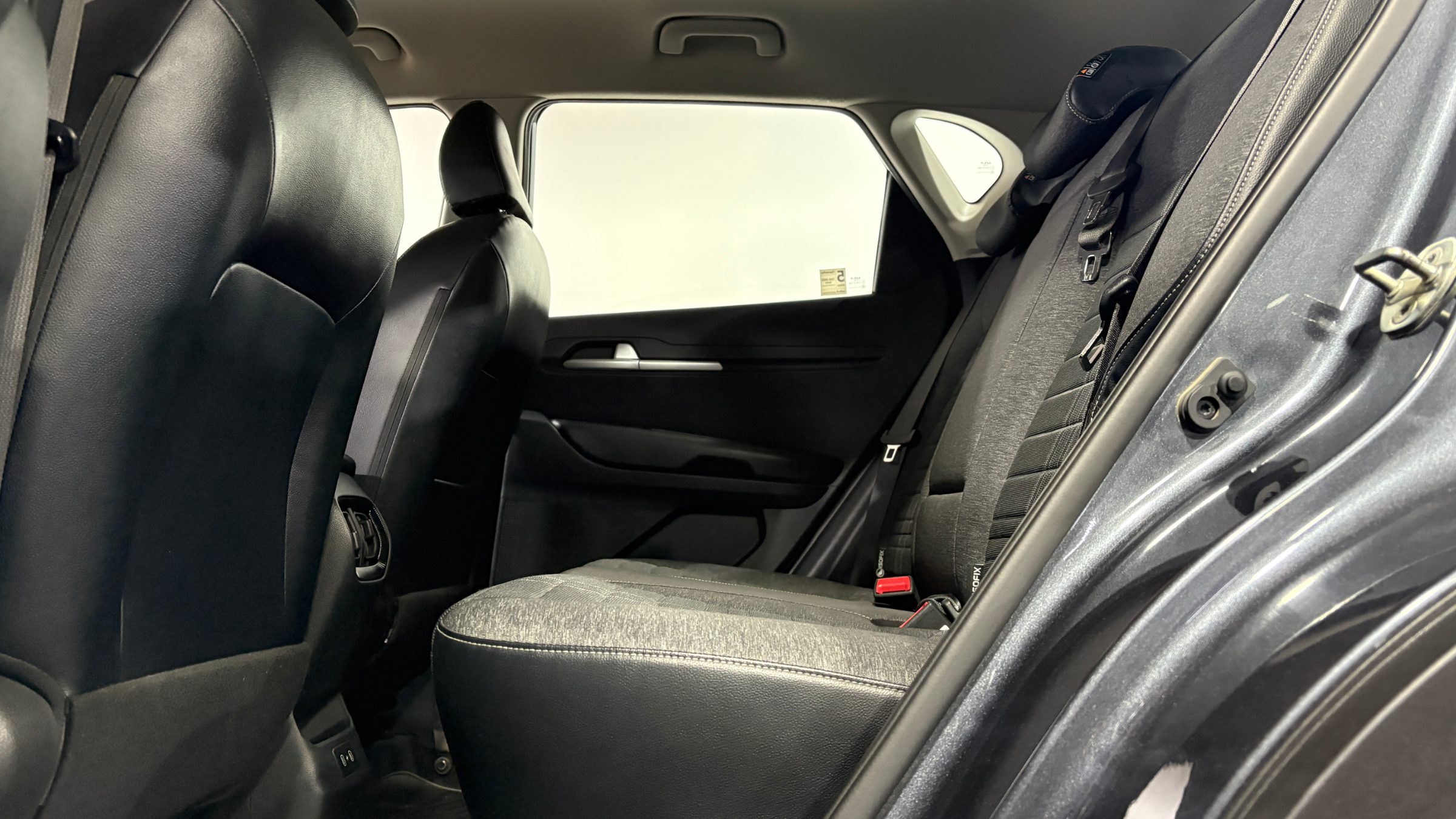 KIA Sonet — foto 11 de 22