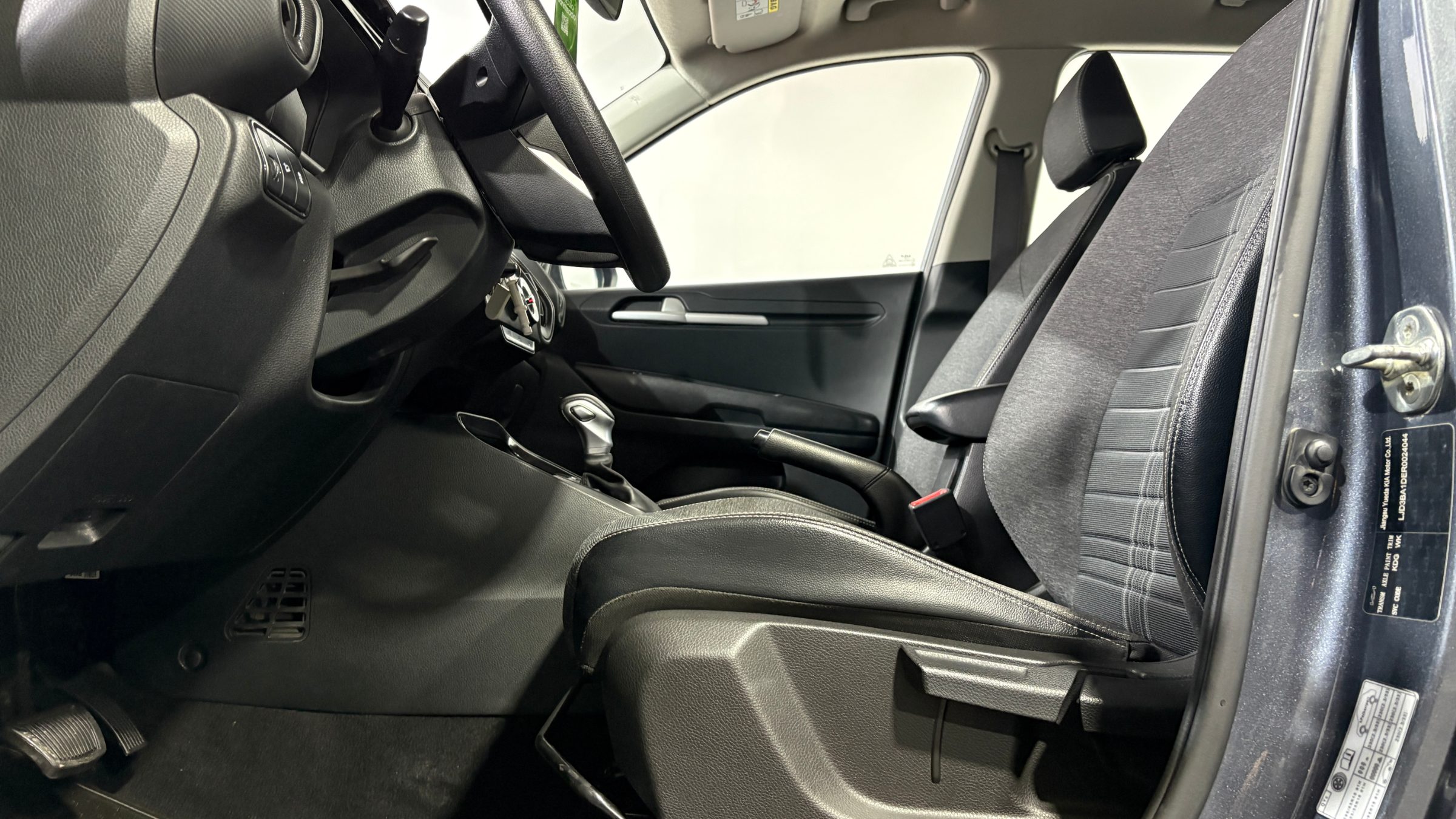 KIA Sonet — foto 10 de 22