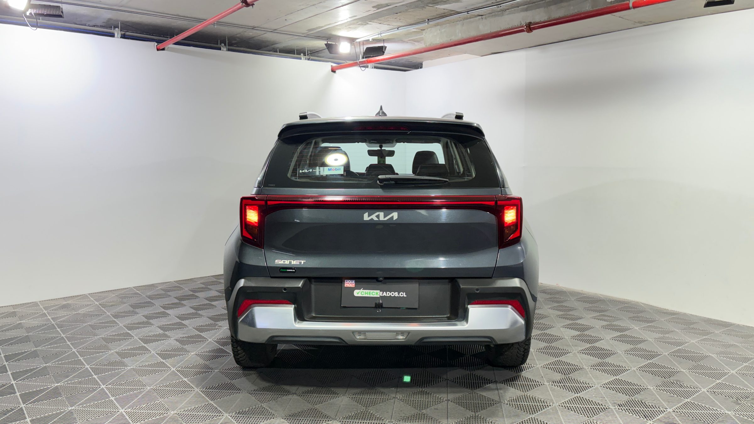 KIA Sonet — foto 8 de 22