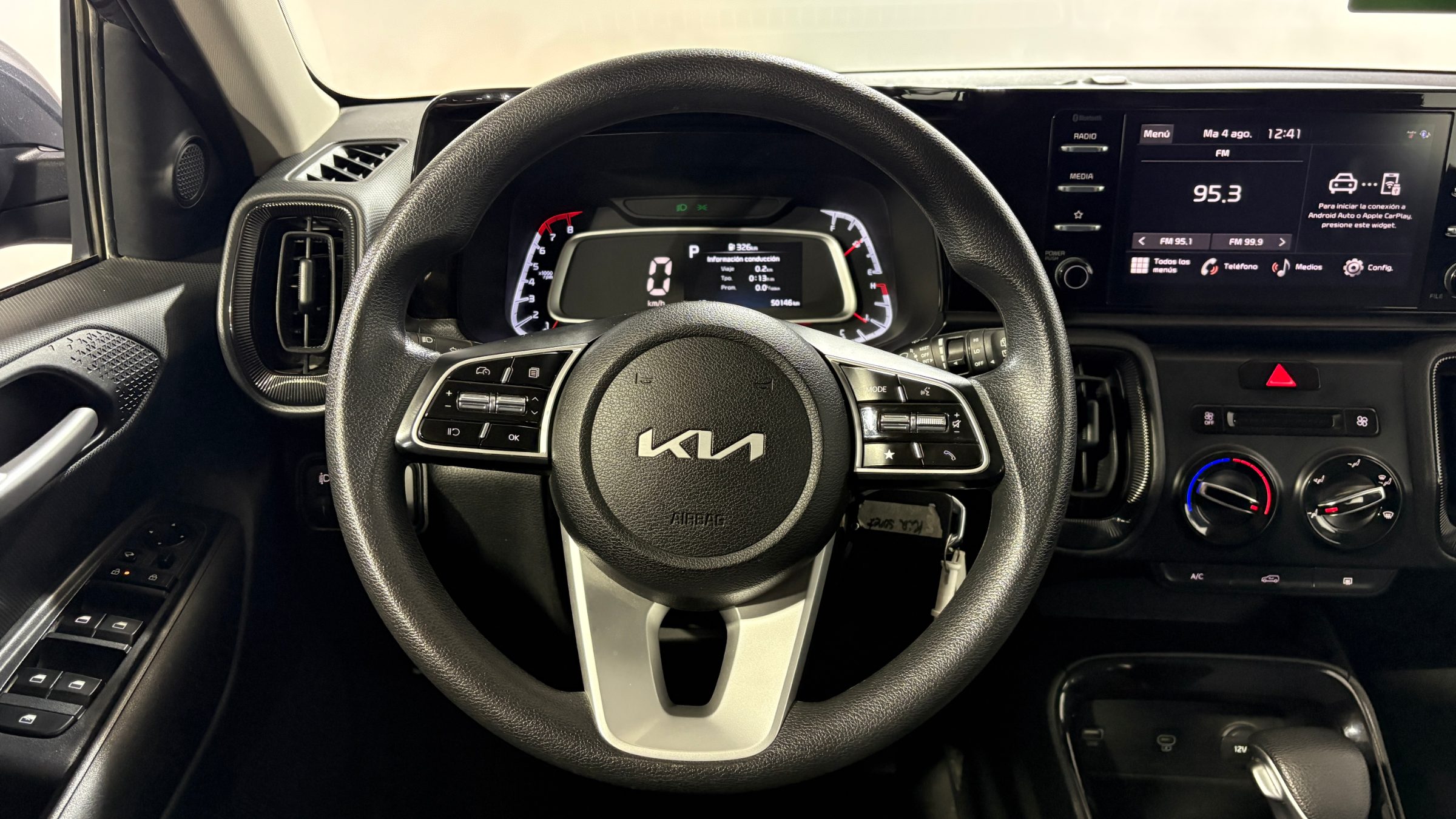 KIA Sonet — foto 13 de 22