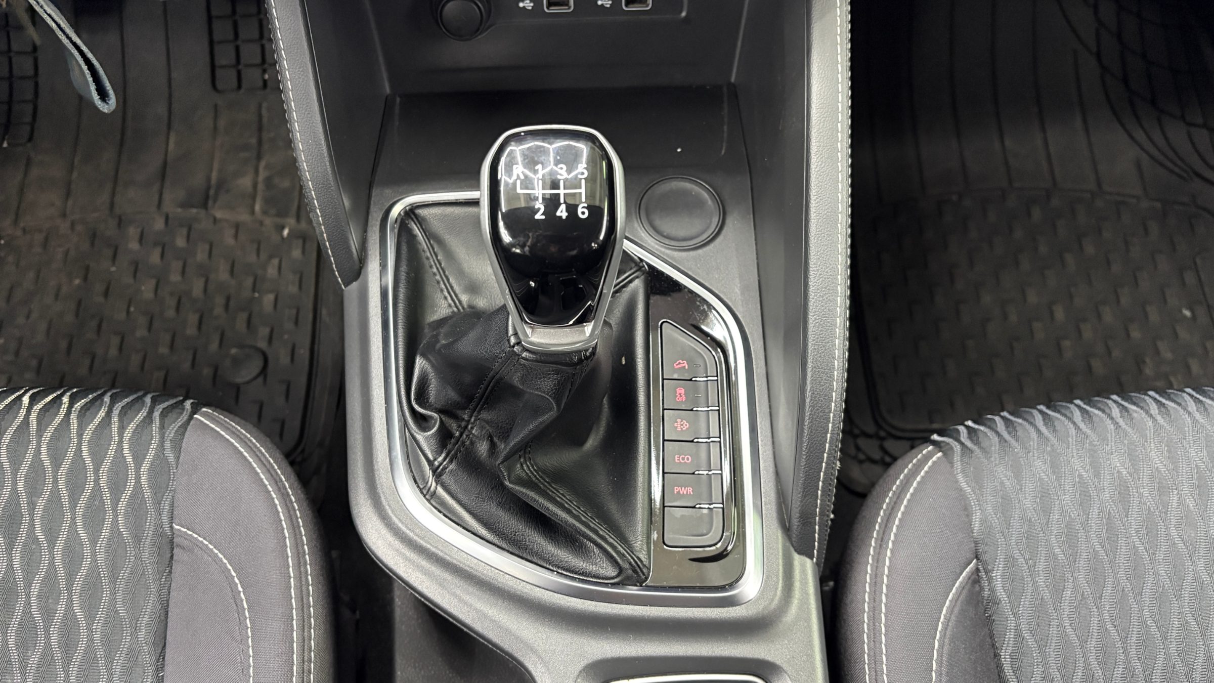 Maxus T60 — foto 16 de 21