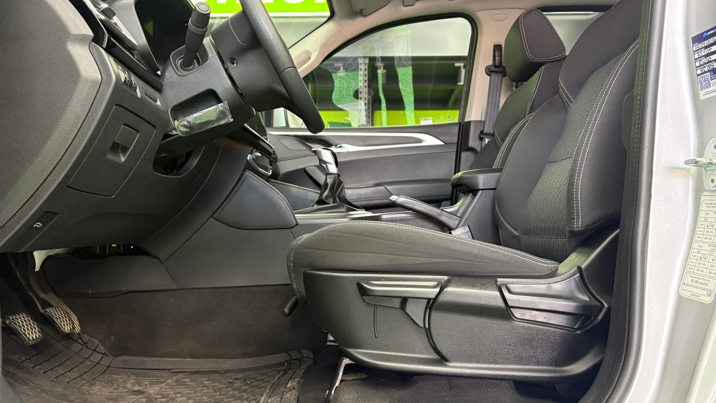 Maxus T60 — foto 10 de 21