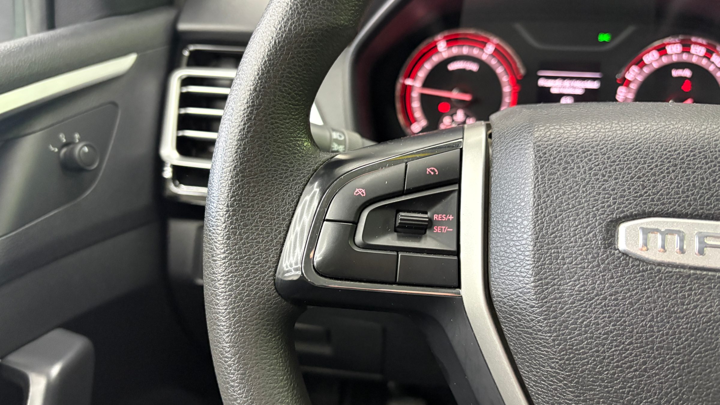 Maxus T60 — foto 14 de 21