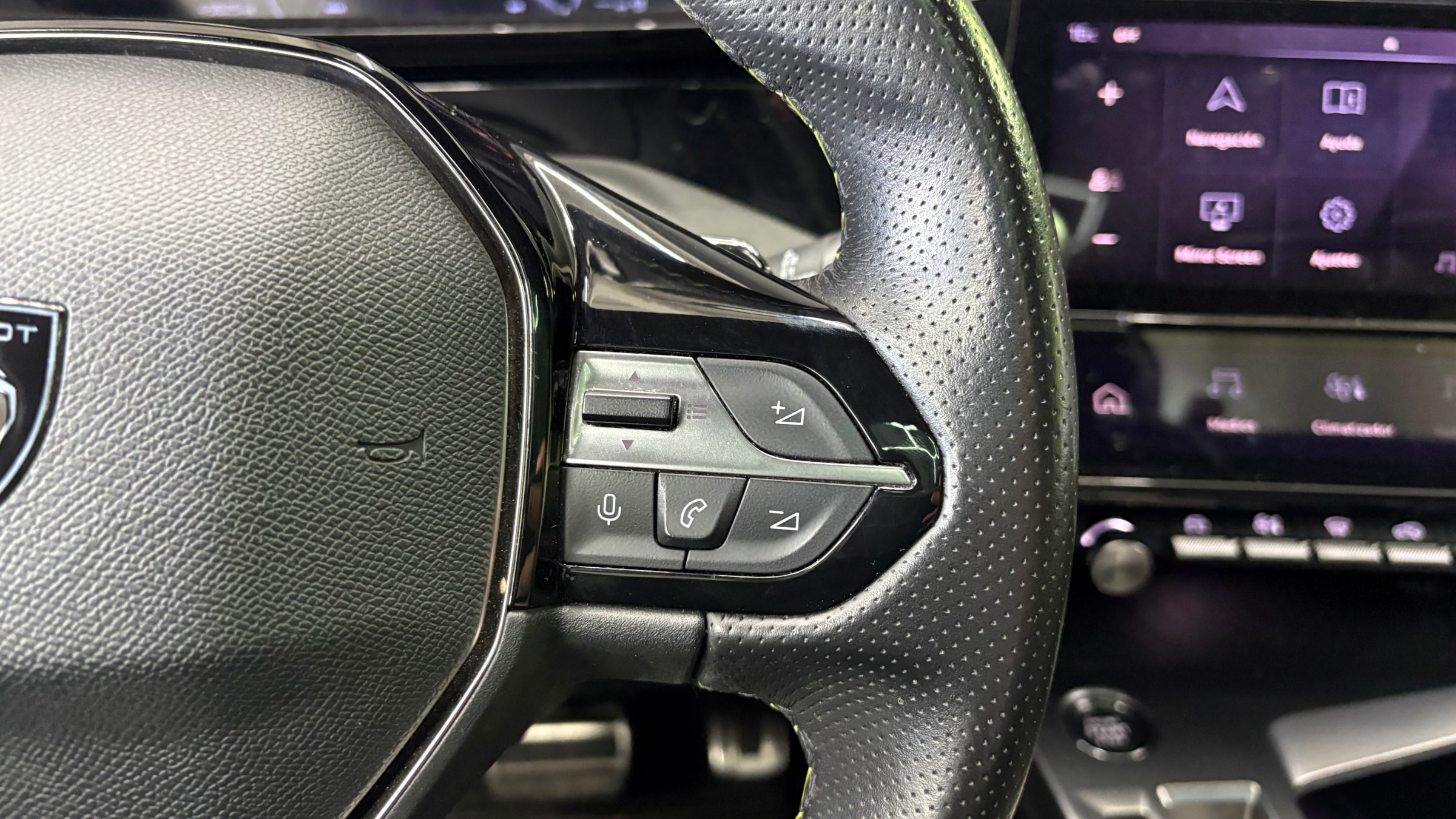 Peugeot 308 — foto 15 de 22