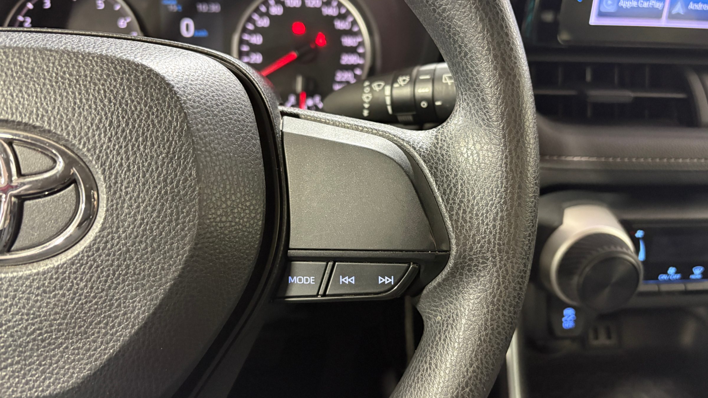 Toyota RAV4 — foto 15 de 21