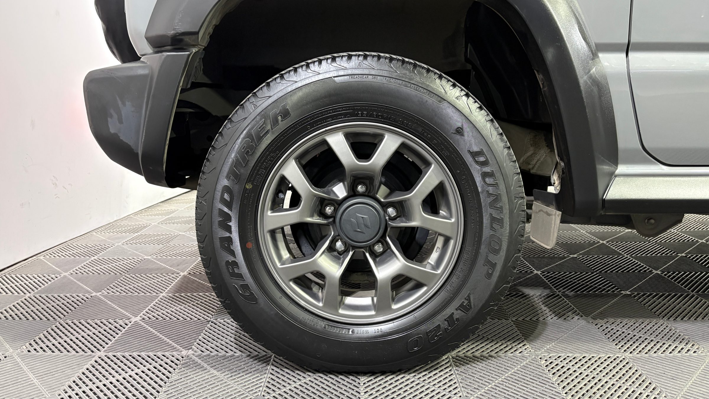 Suzuki Jimny — foto 20 de 23