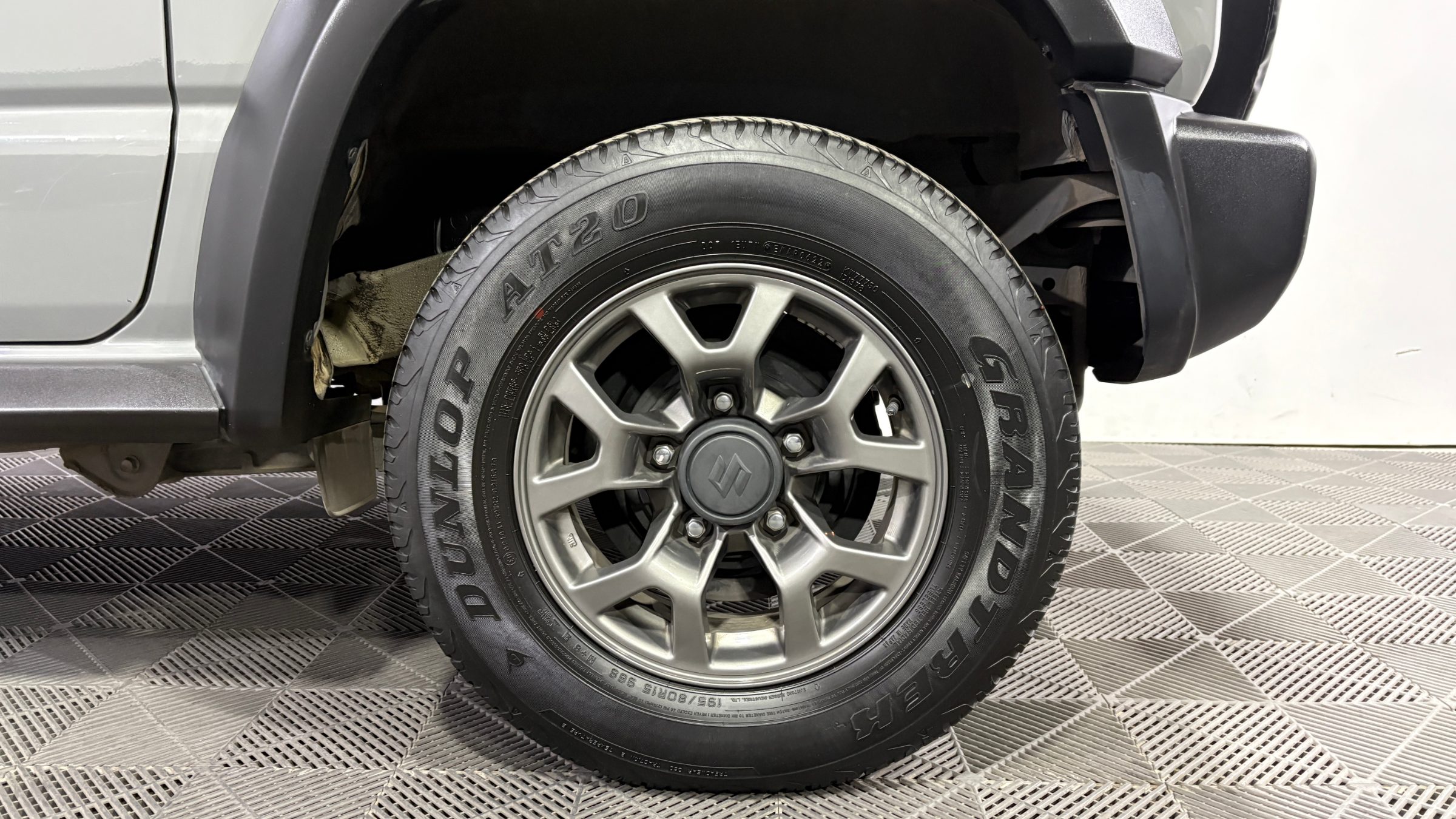 Suzuki Jimny — foto 23 de 23