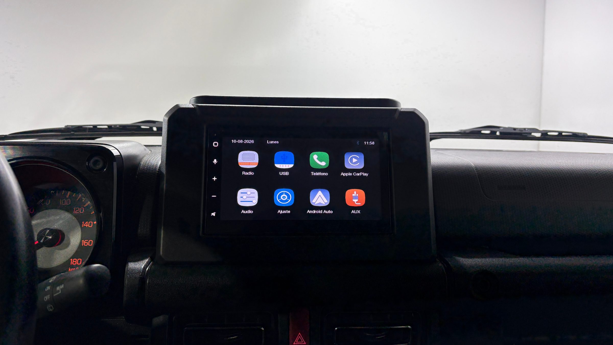 Suzuki Jimny — foto 18 de 23