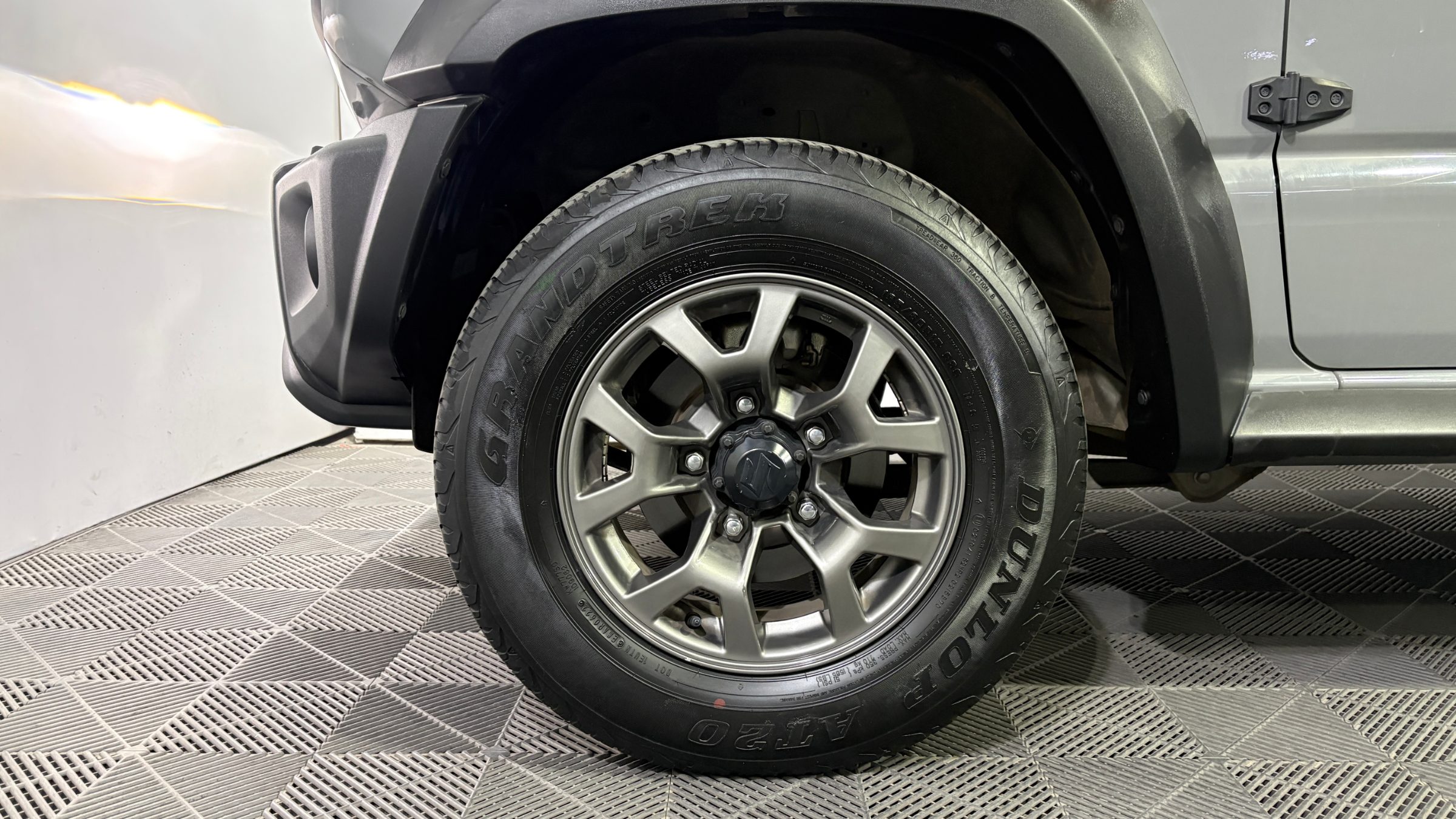 Suzuki Jimny — foto 22 de 23