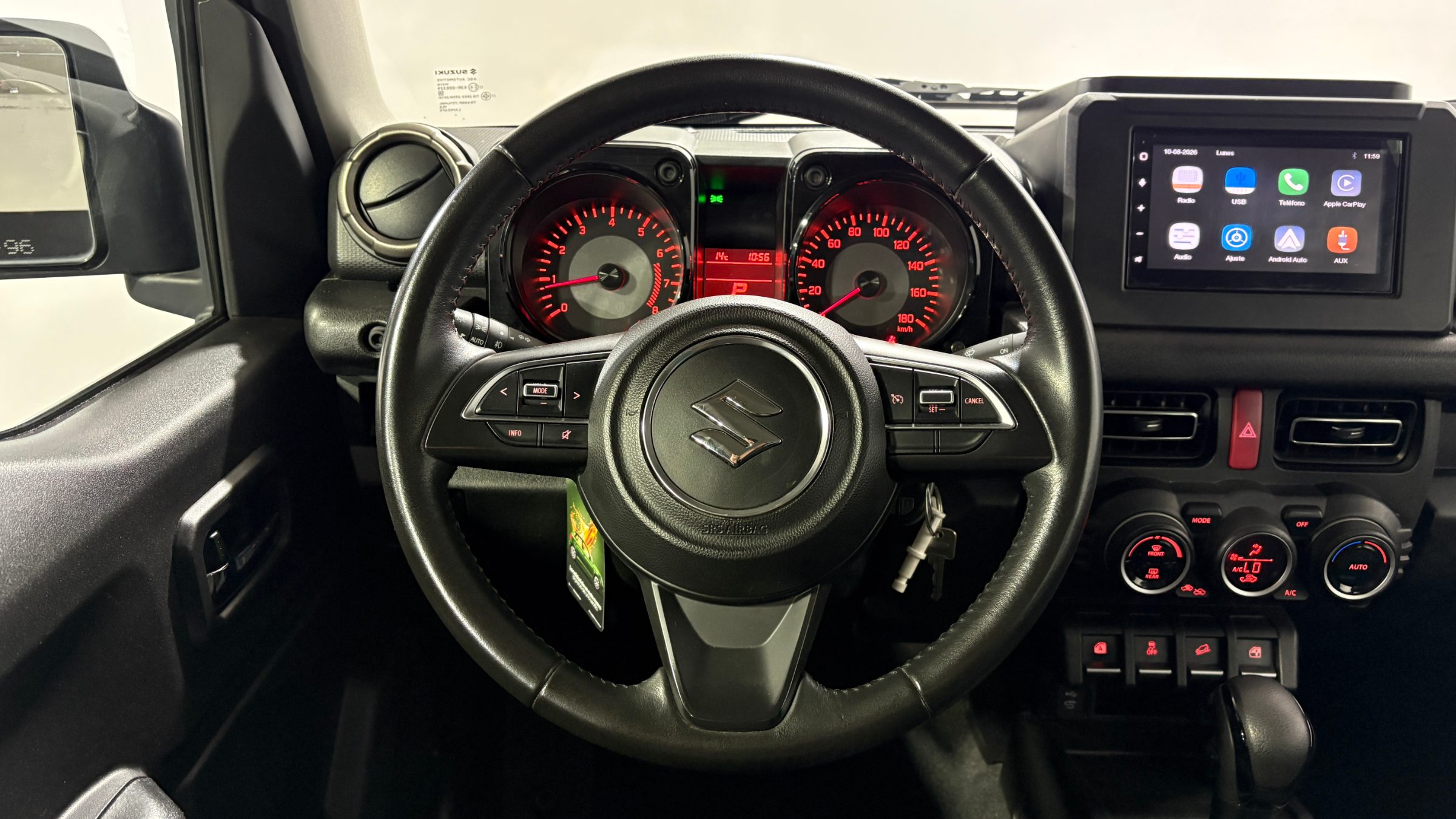 Suzuki Jimny — foto 13 de 23
