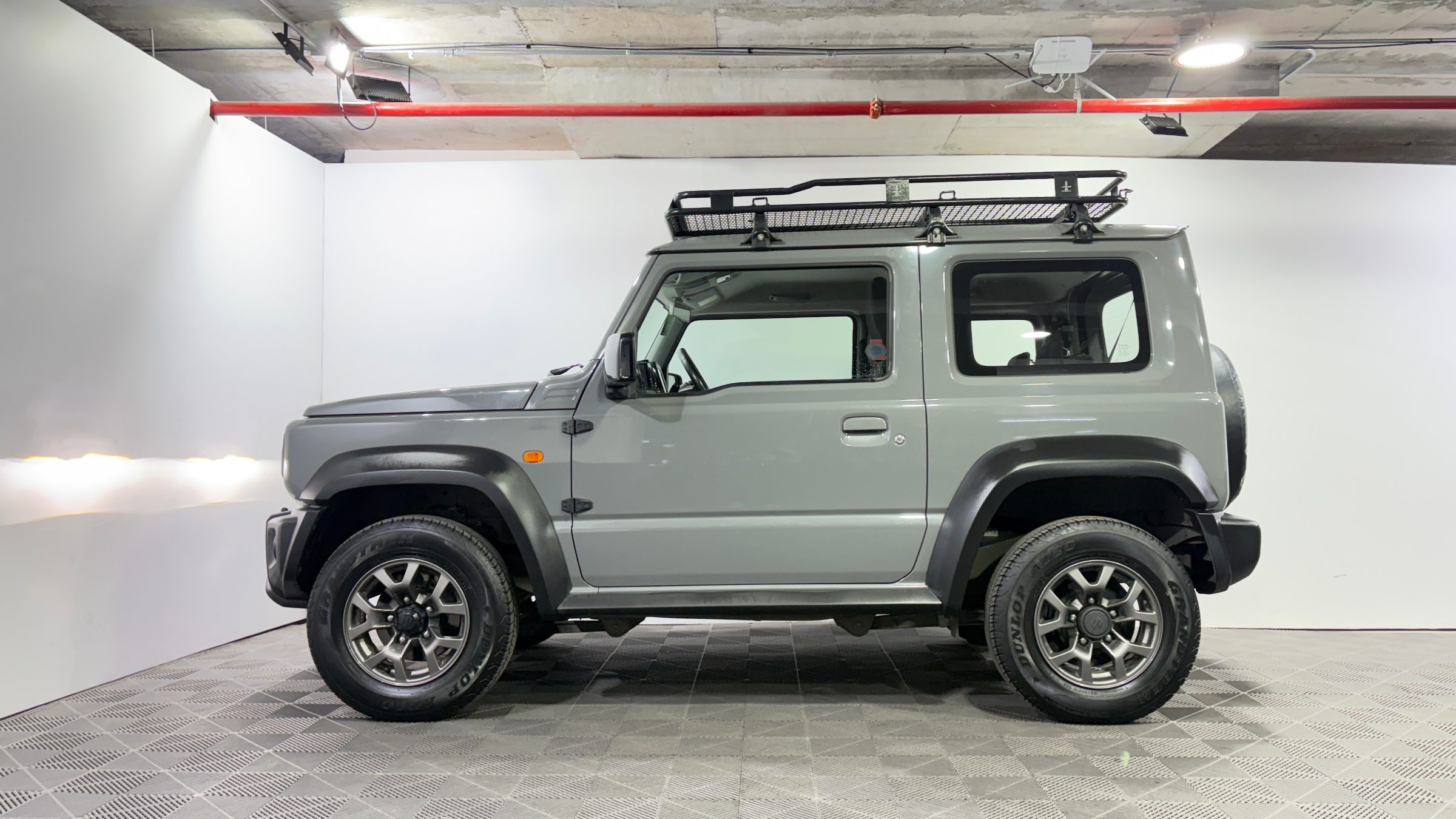 Suzuki Jimny — foto 4 de 23
