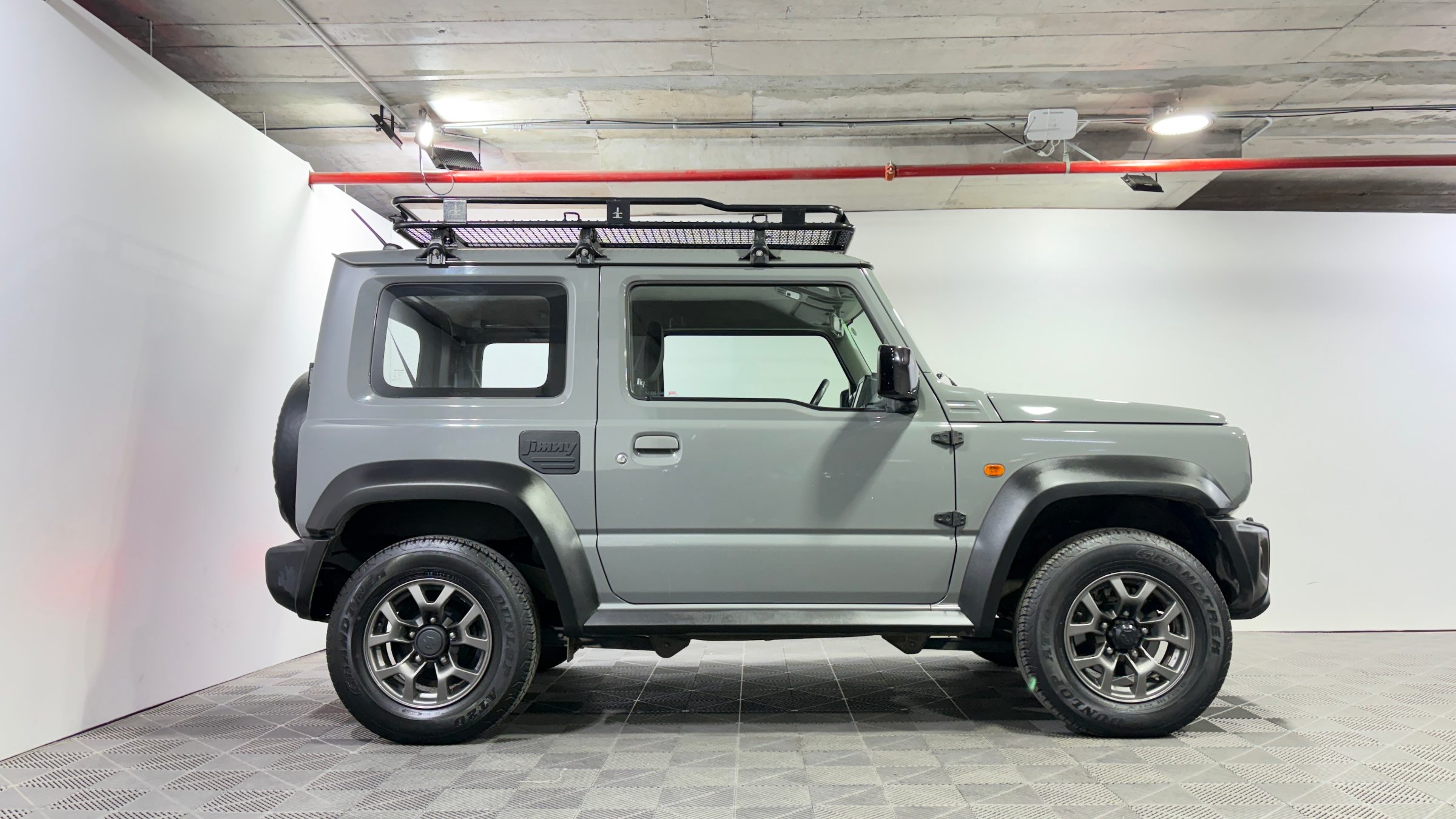 Suzuki Jimny — foto 6 de 23