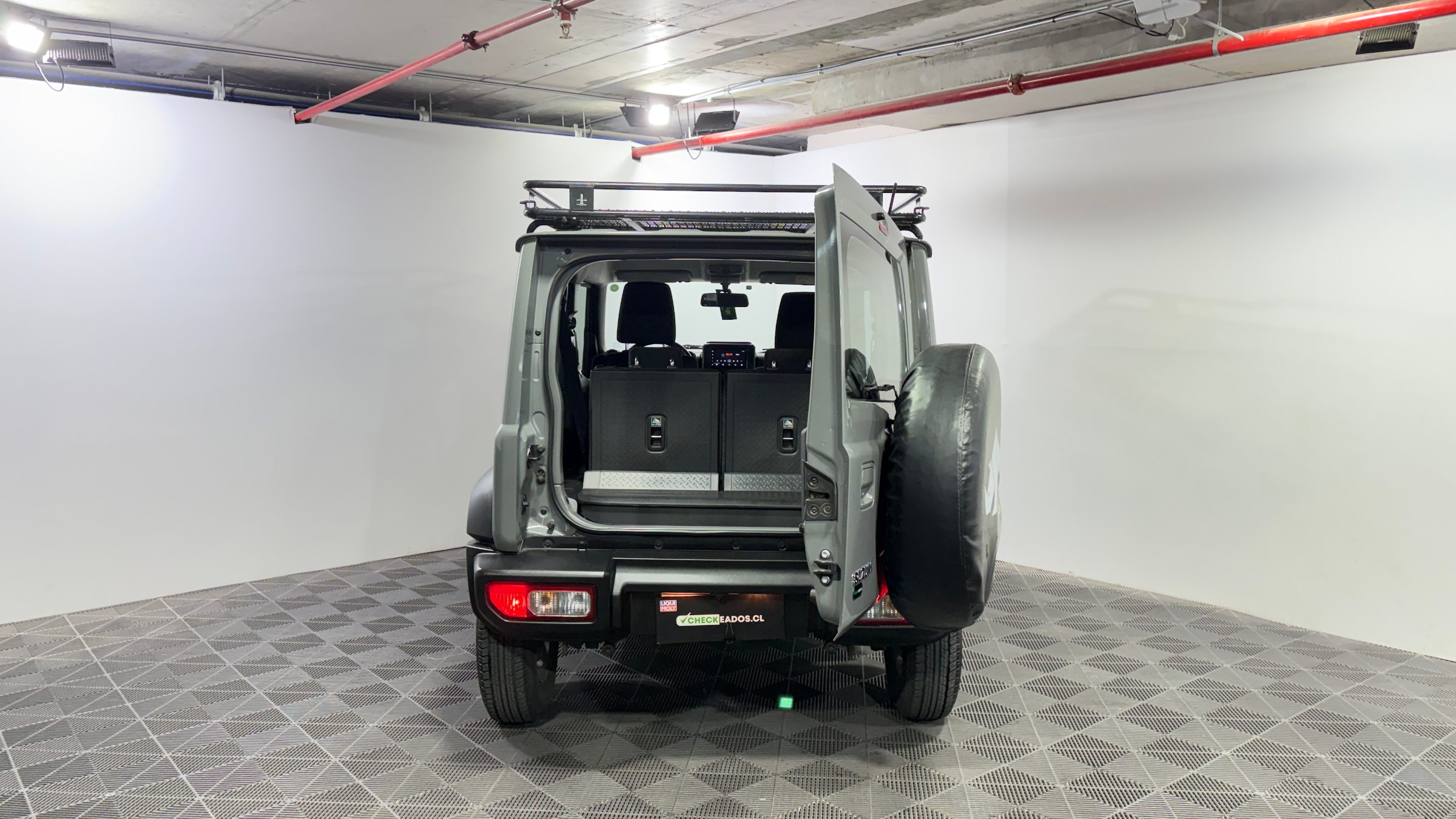 Suzuki Jimny — foto 9 de 23