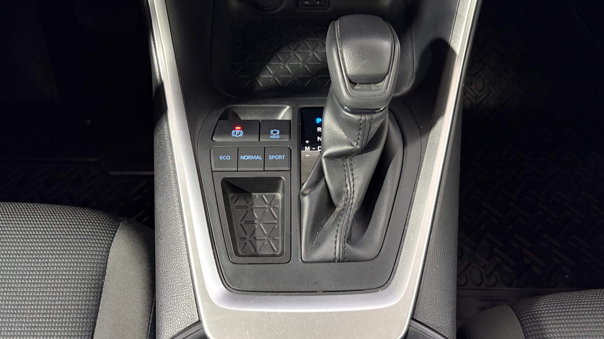 Toyota RAV4 — foto 16 de 21