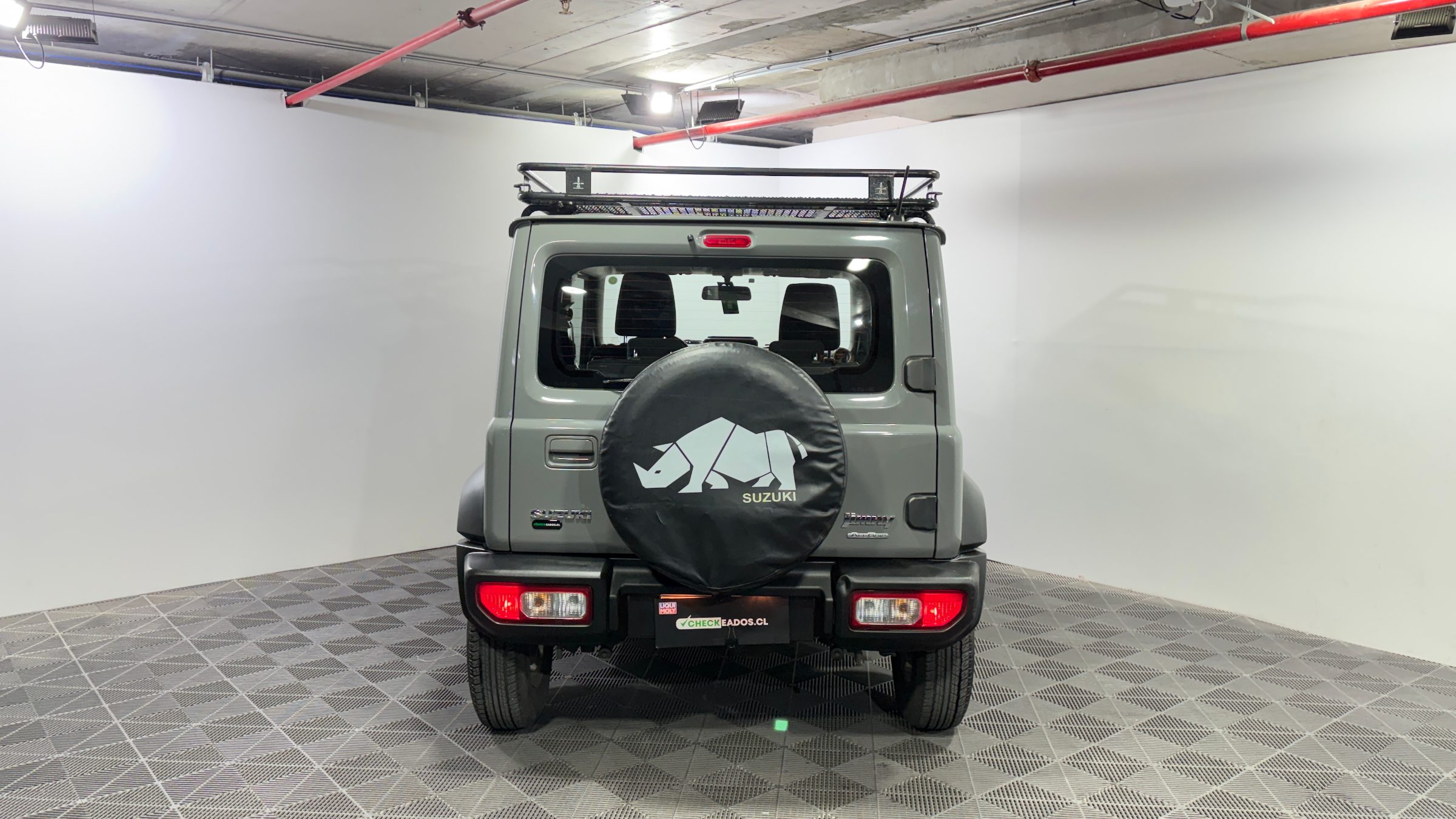 Suzuki Jimny — foto 8 de 23