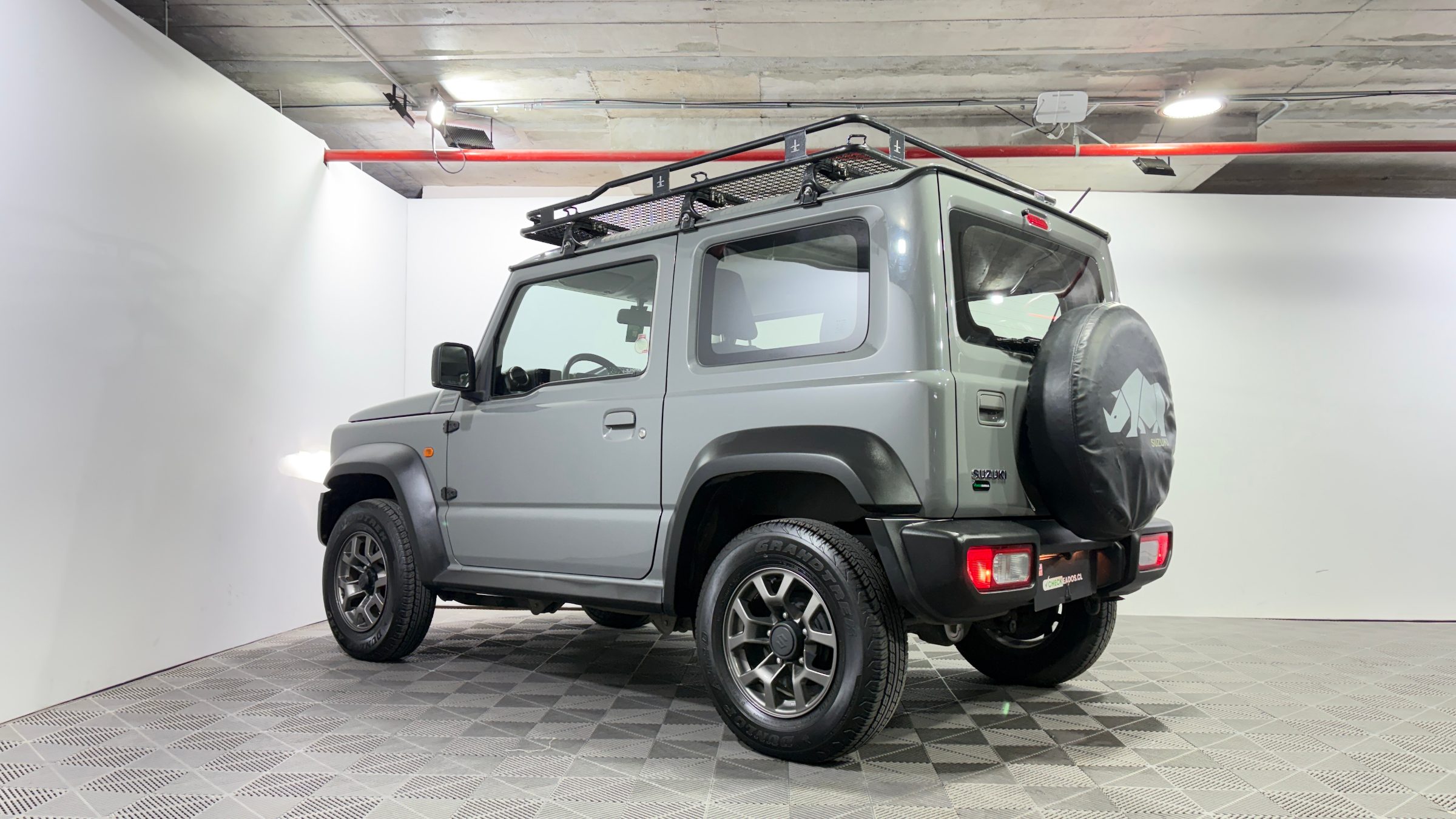 Suzuki Jimny — foto 5 de 23