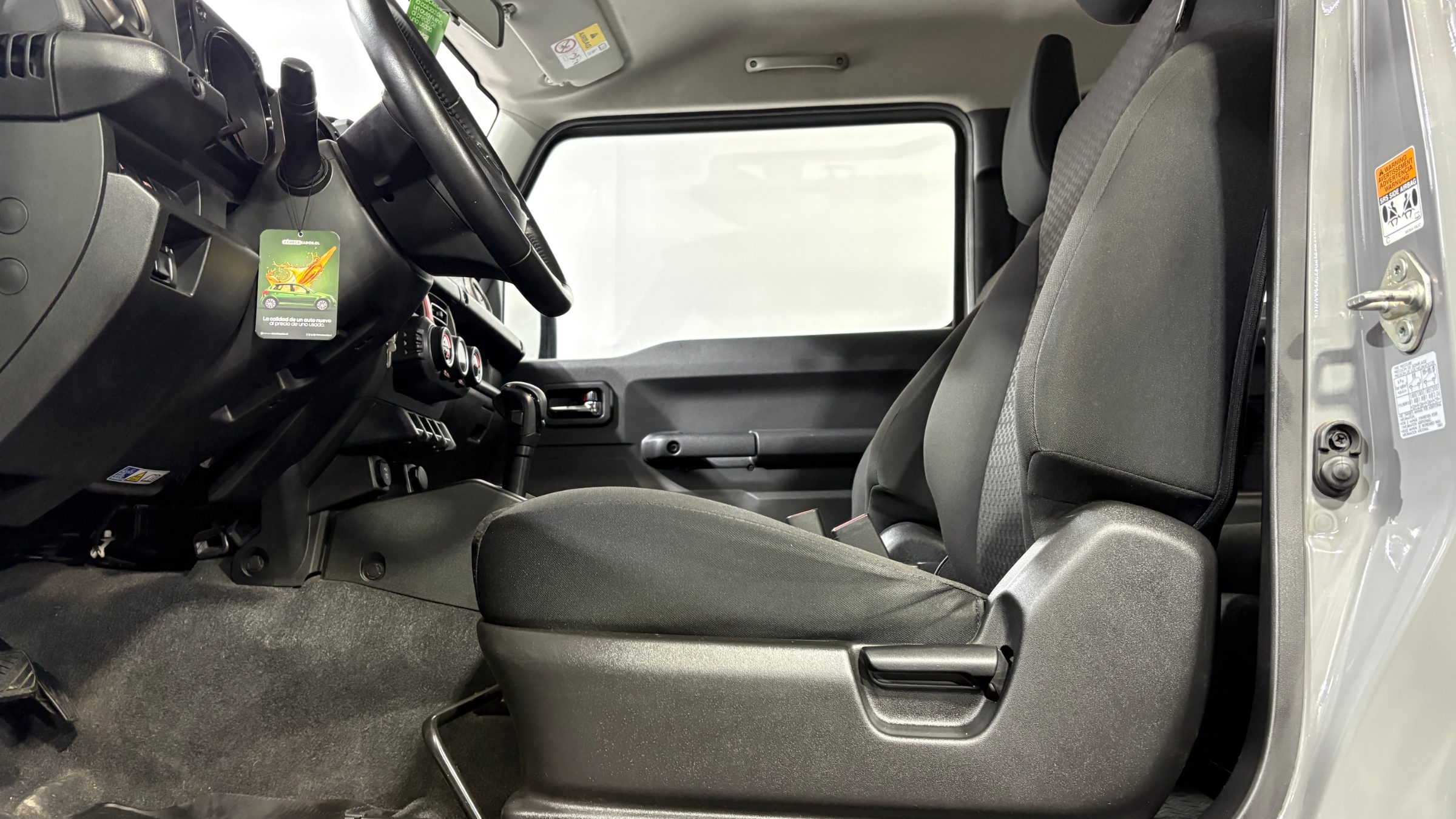 Suzuki Jimny — foto 10 de 23