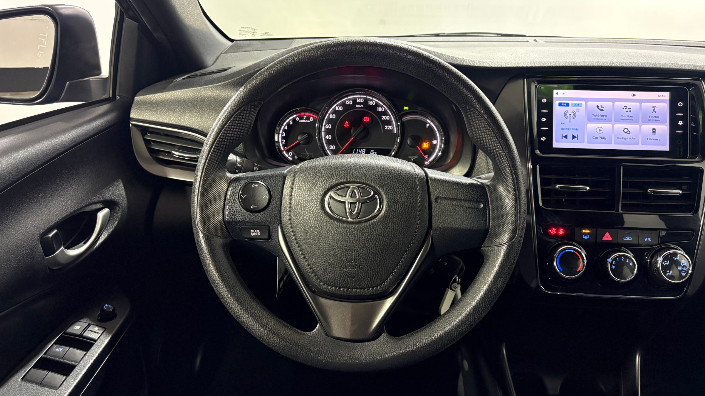 Toyota Yaris — foto 13 de 21