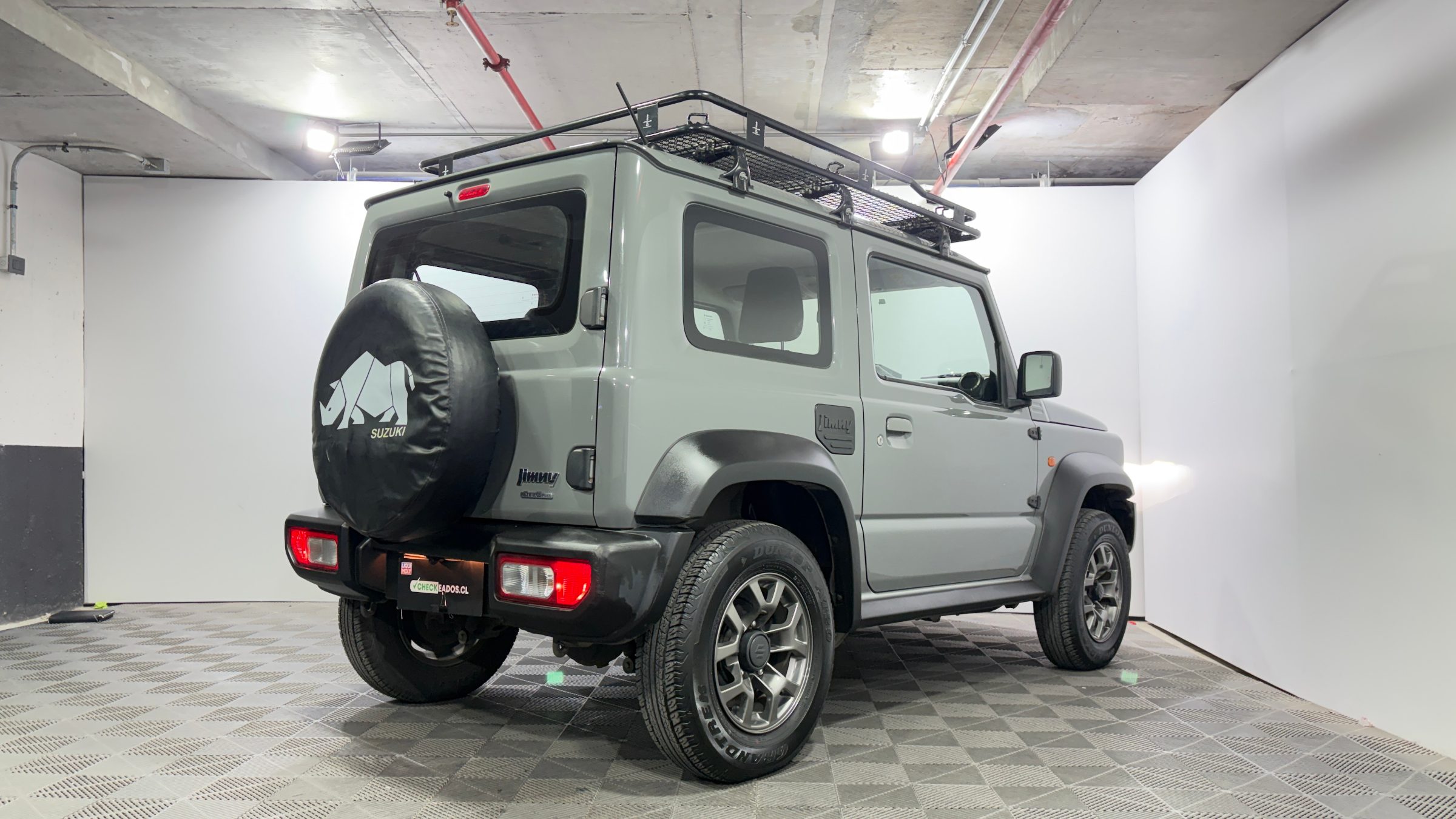 Suzuki Jimny — foto 7 de 23