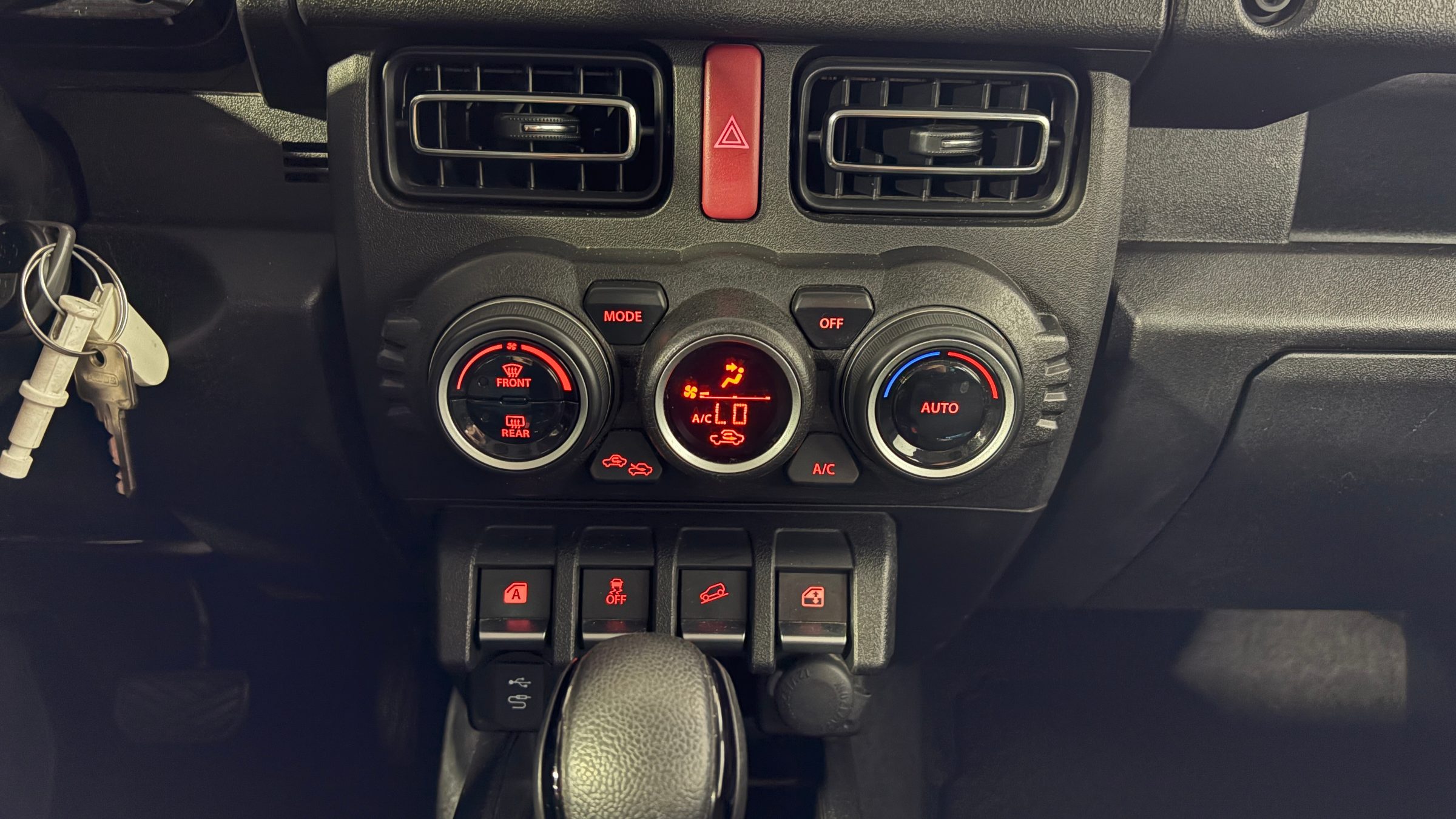 Suzuki Jimny — foto 17 de 23
