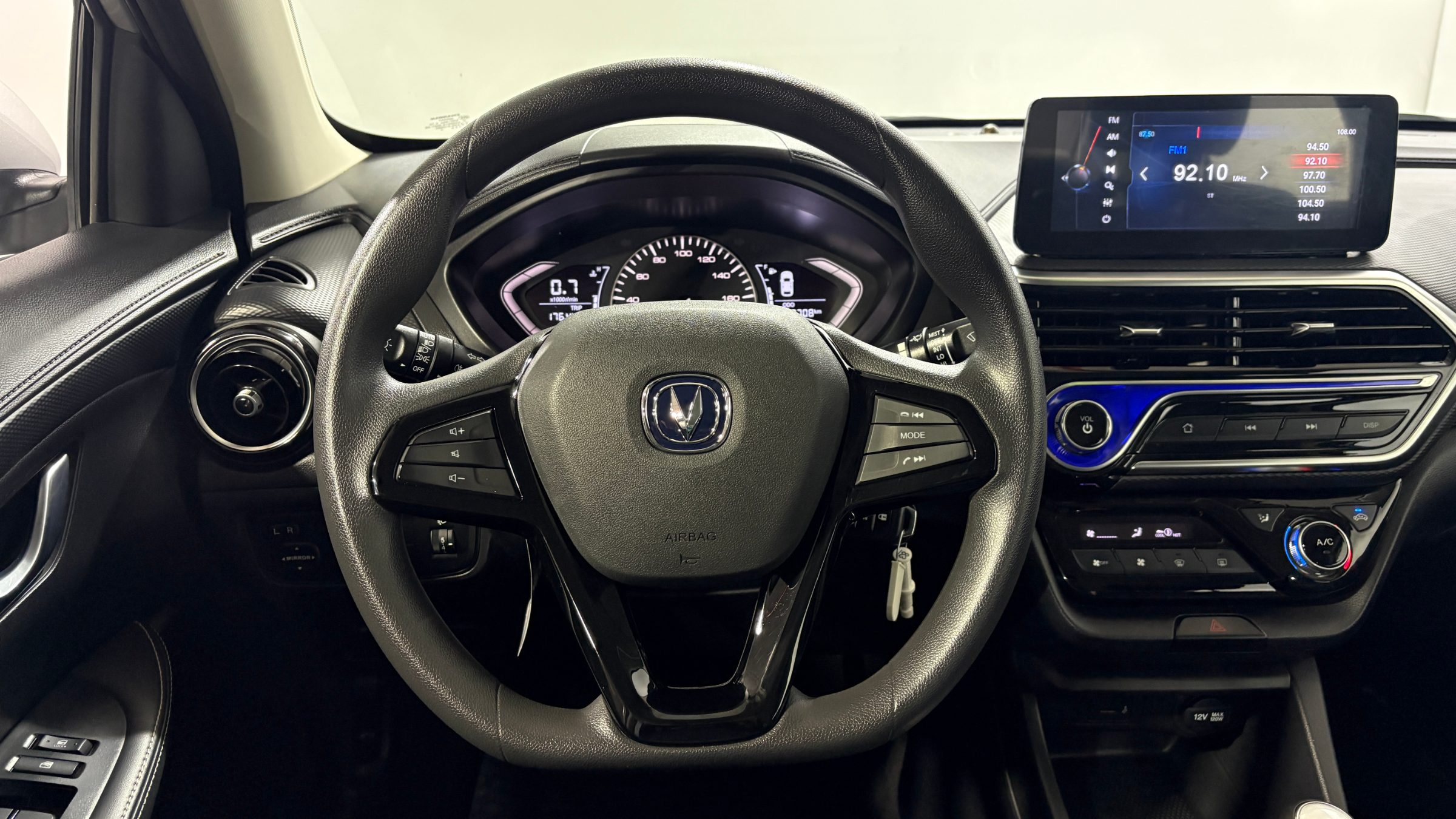 Changan Alsvin — foto 13 de 22