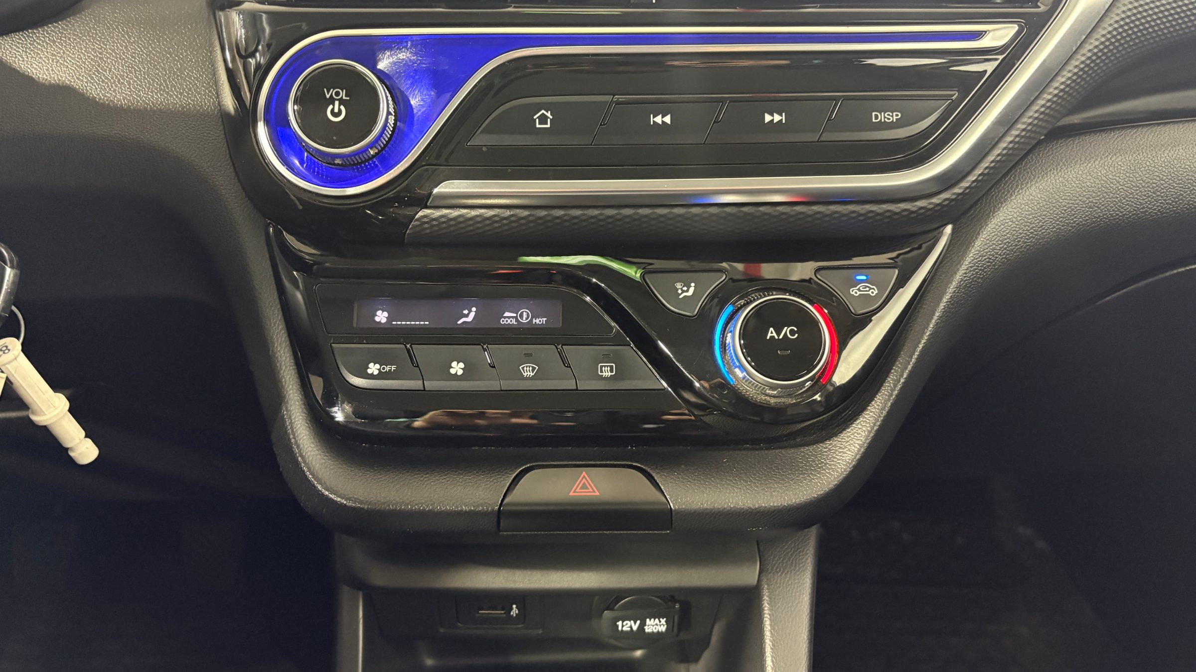 Changan Alsvin — foto 17 de 22