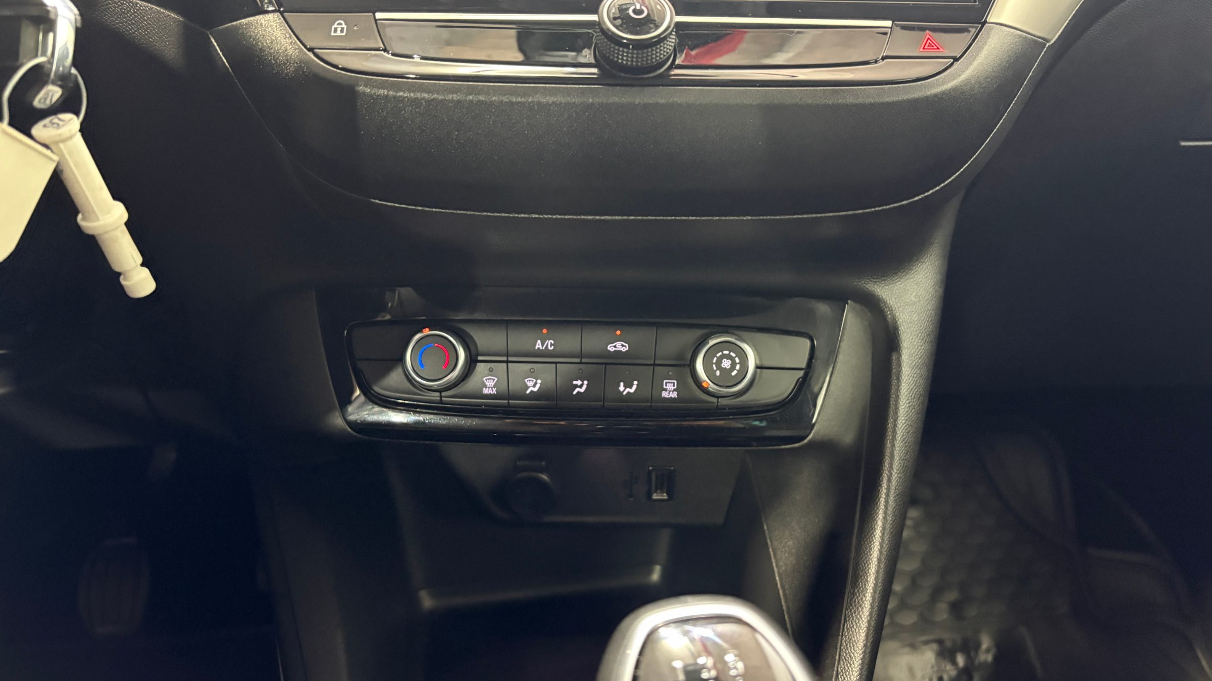 Opel Corsa — foto 17 de 22