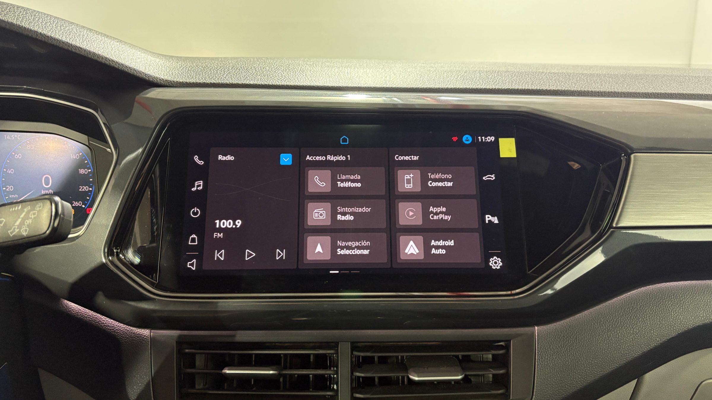 Volkswagen T-Cross — foto 18 de 22