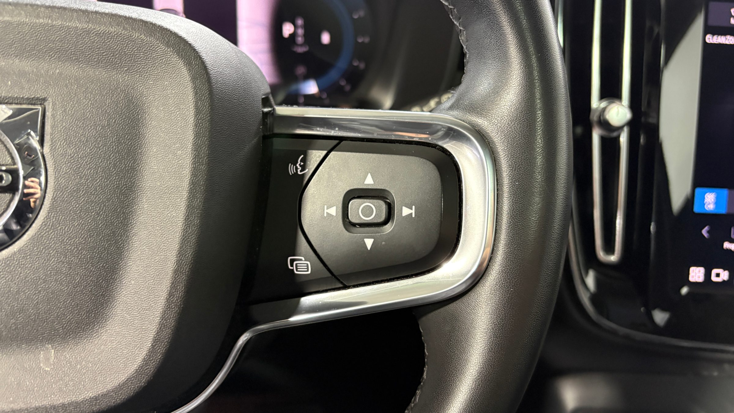 Volvo Xc40 — foto 15 de 22