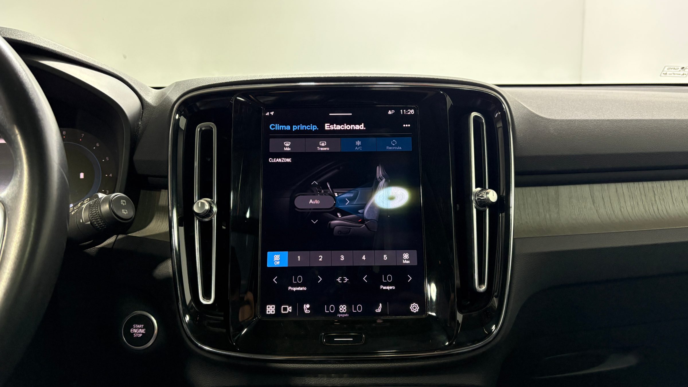 Volvo Xc40 — foto 17 de 22