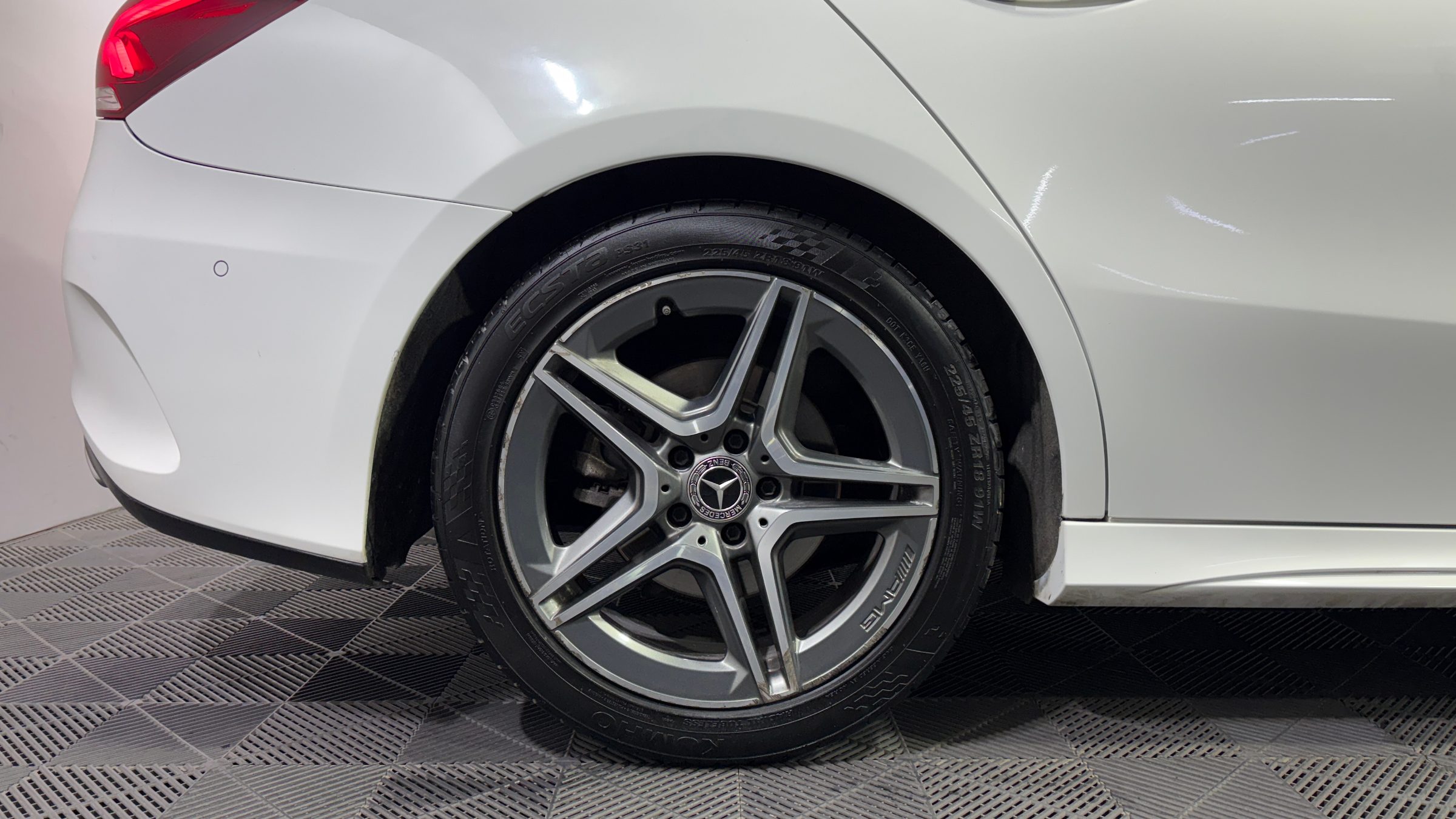 Mercedes-Benz A200 — foto 20 de 23