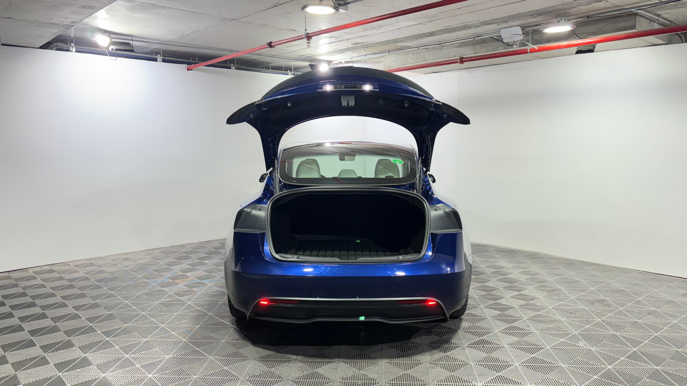 Tesla Model 3 — foto 9 de 21
