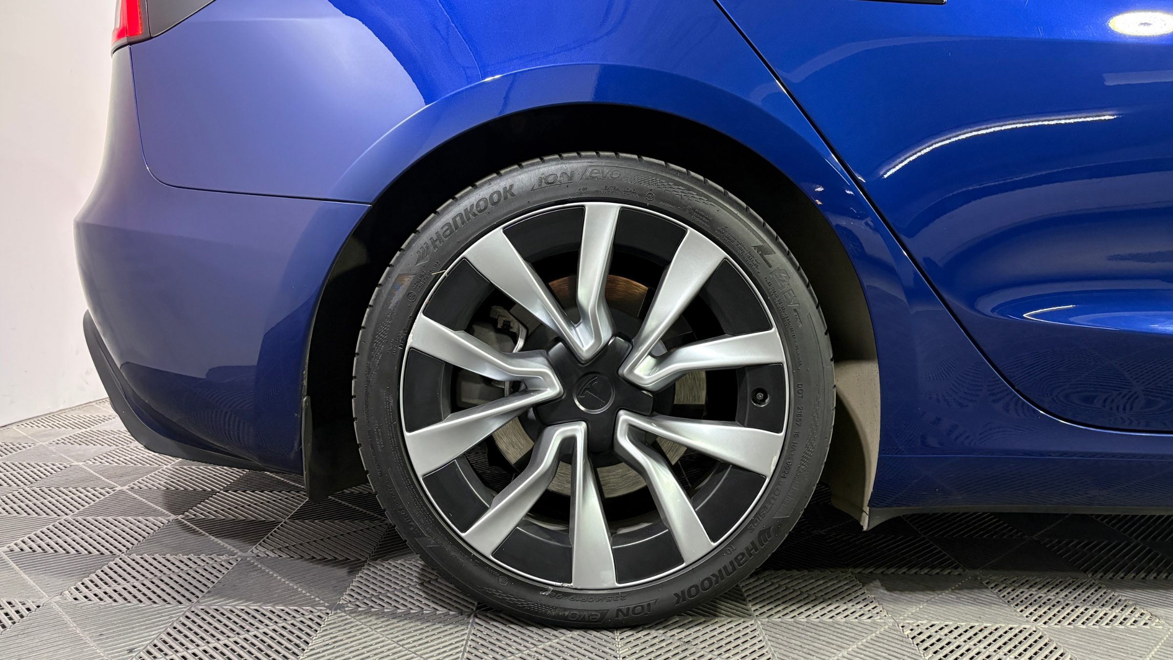 Tesla Model 3 — foto 18 de 21