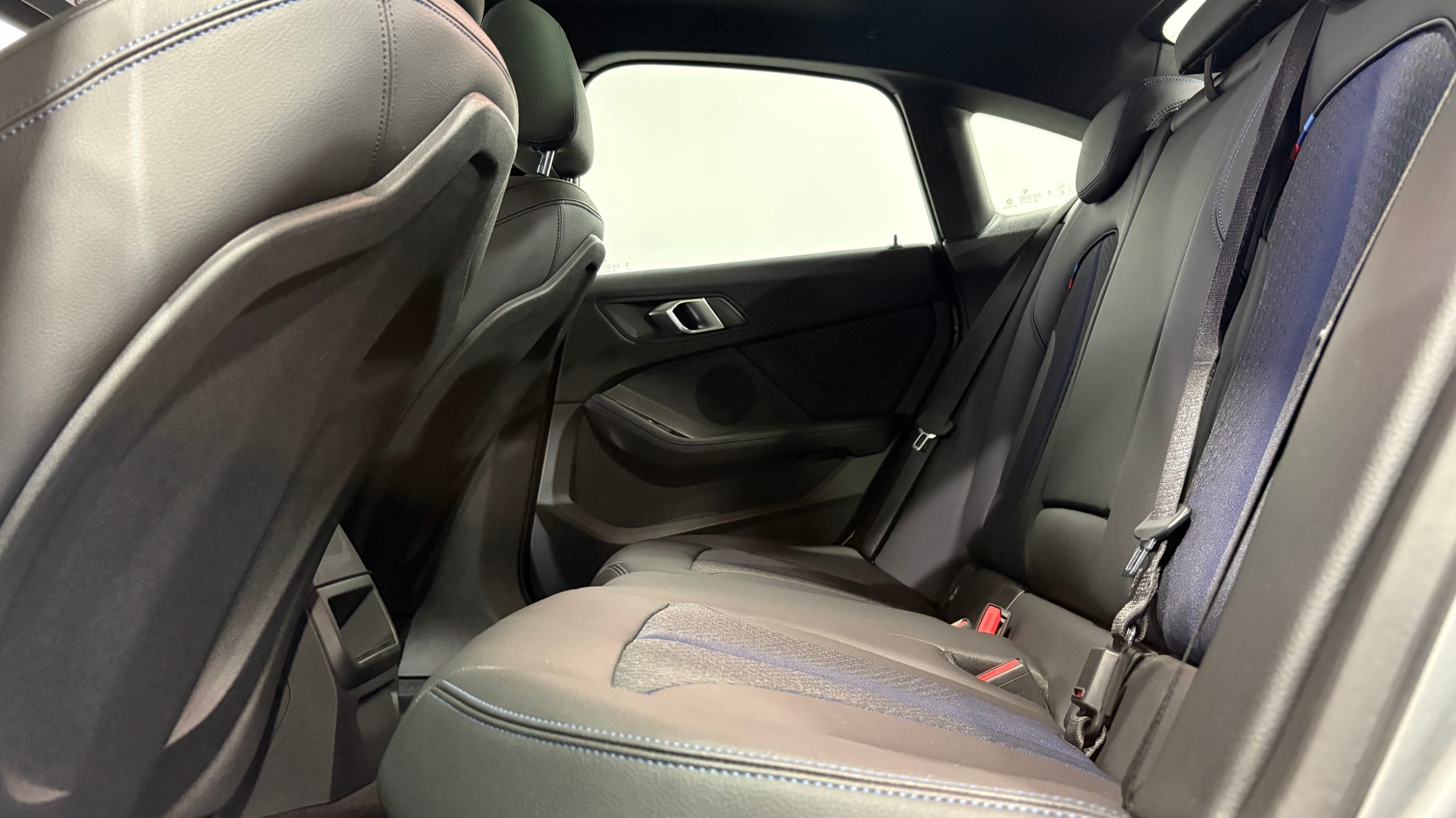 BMW 218 — foto 11 de 22