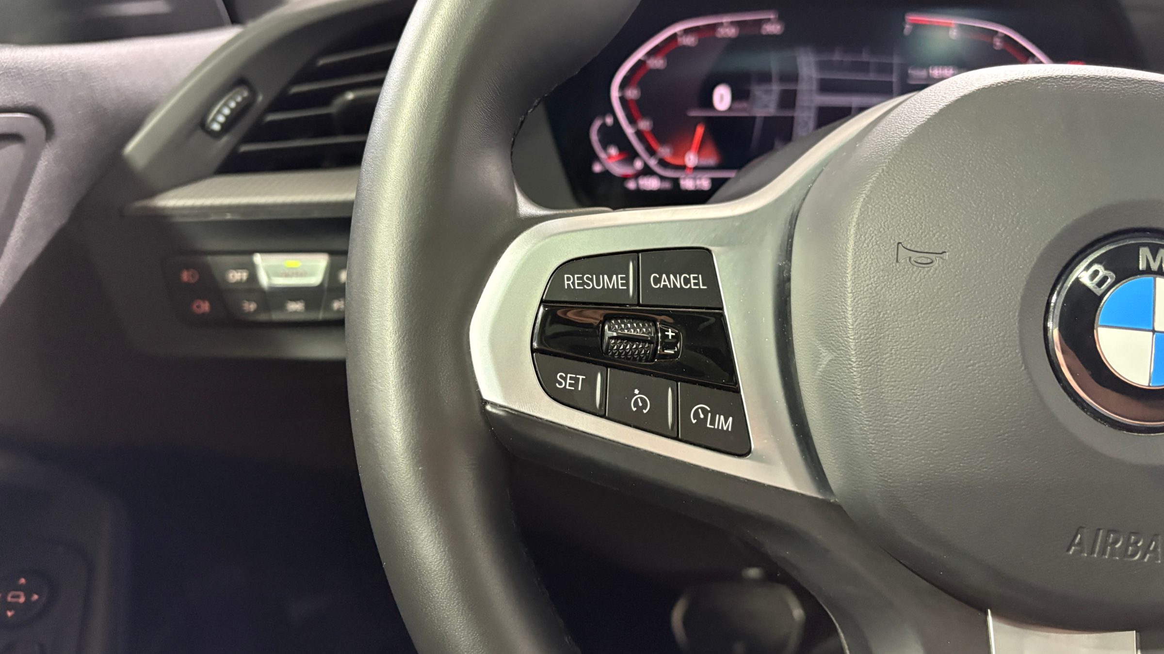 BMW 218 — foto 14 de 22
