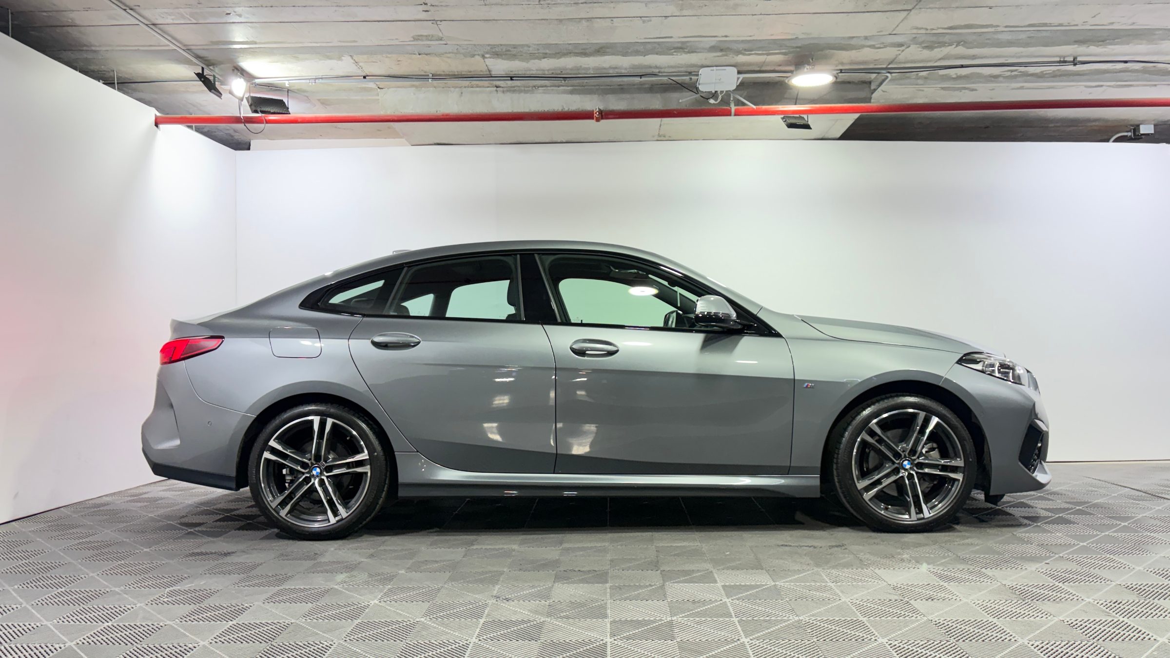 BMW 218 — foto 6 de 22