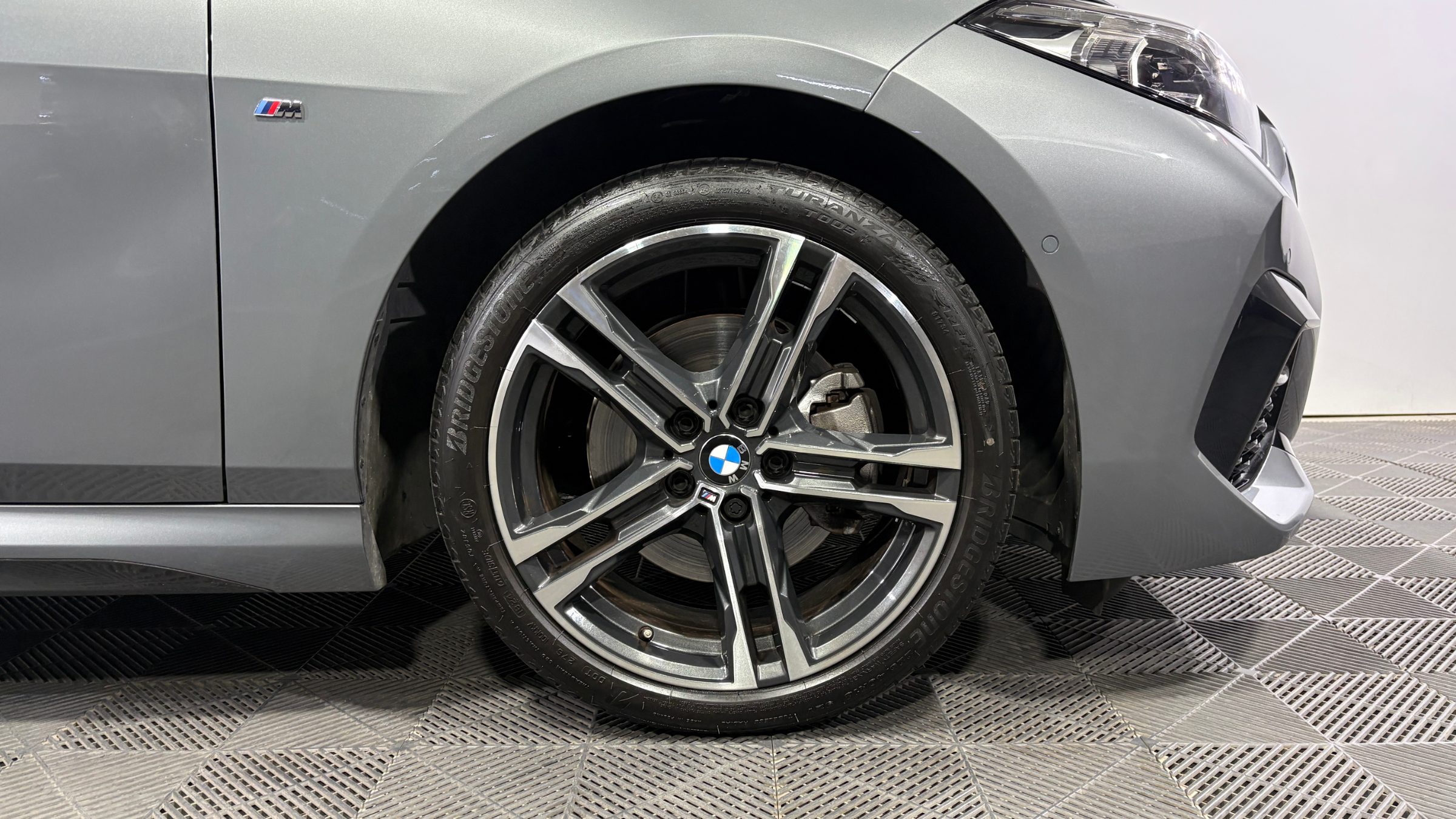 BMW 218 — foto 20 de 22