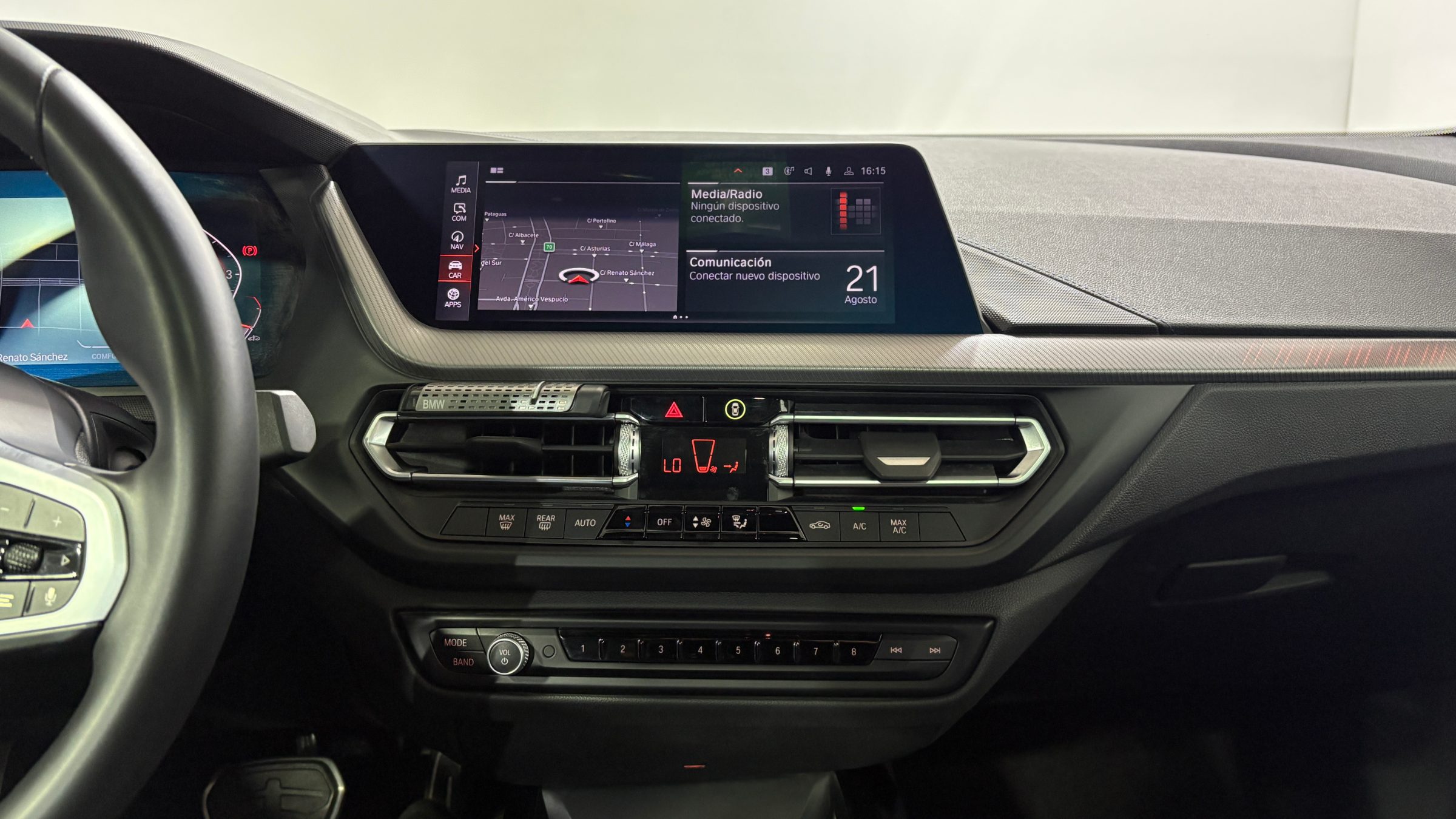 BMW 218 — foto 17 de 22