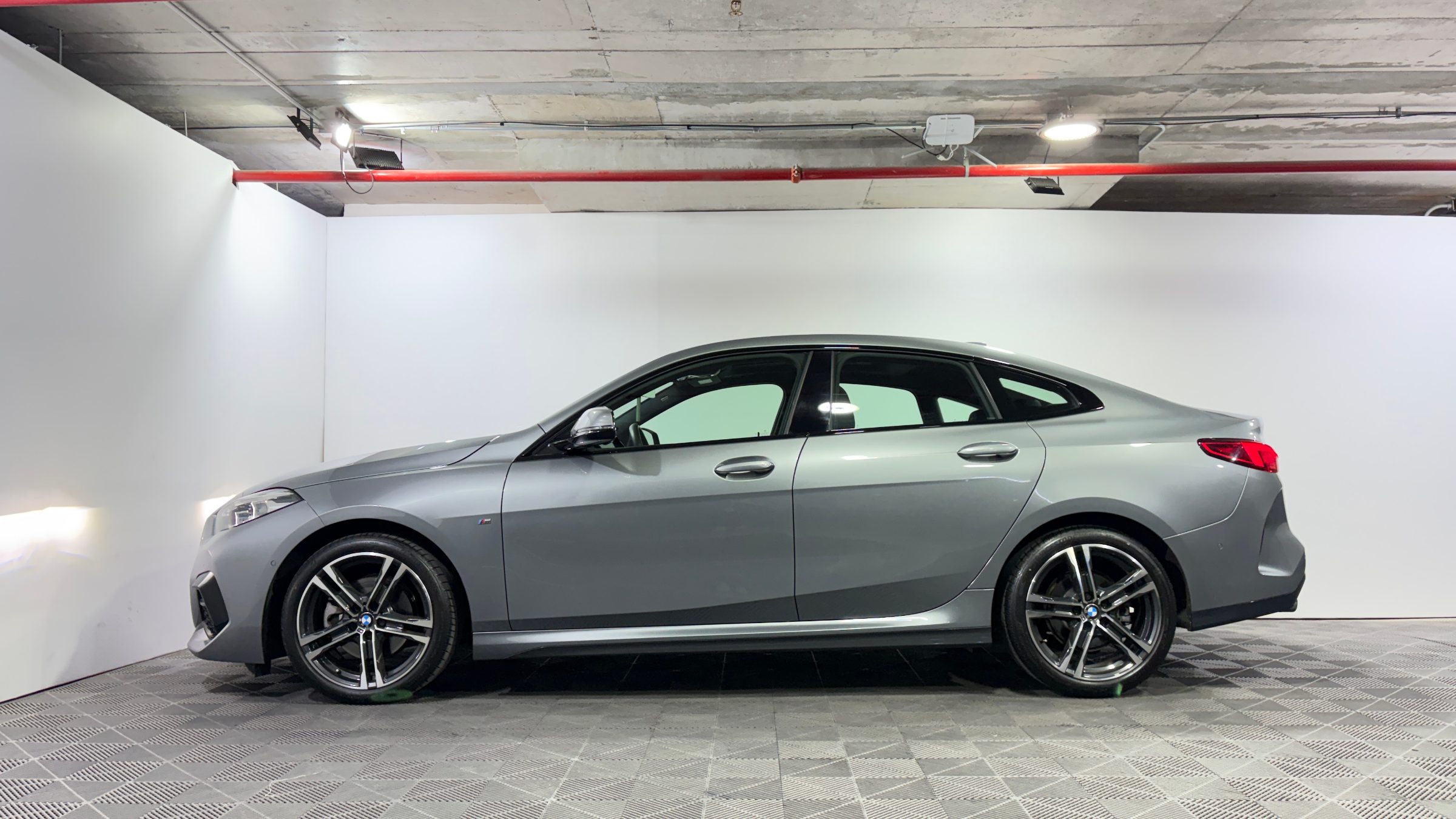 BMW 218 — foto 4 de 22