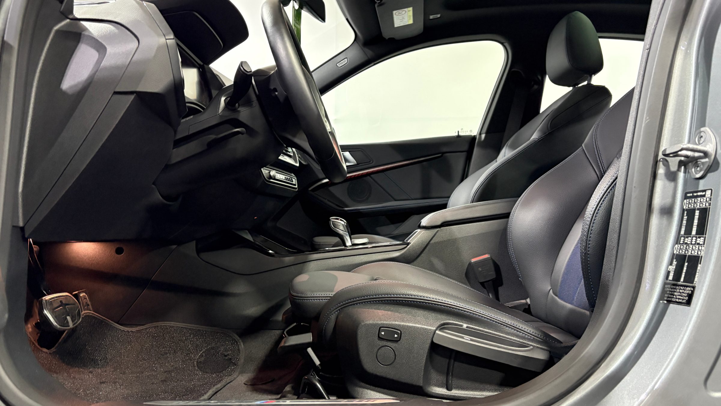 BMW 218 — foto 10 de 22